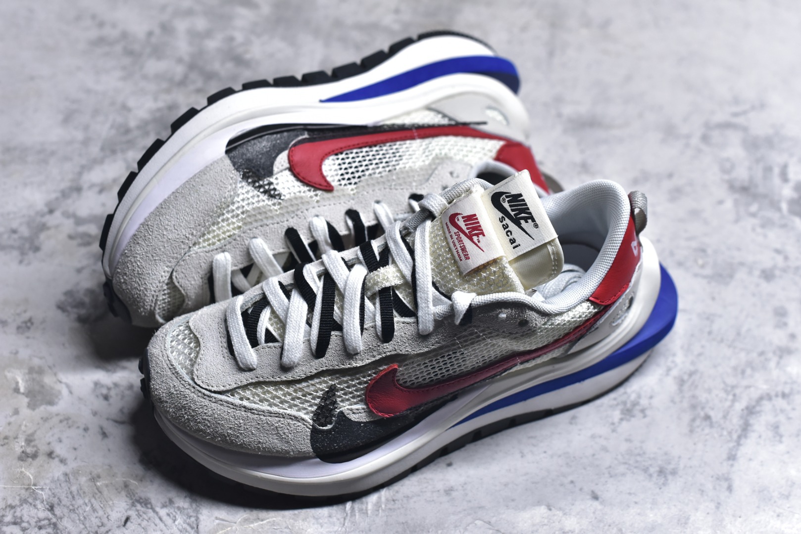 图片[7]-#Sacai x VaporWaffle 华夫三代3.0 走秀重磅联名 CV1363/DD1875/ #正确版本 独家原鞋开发 #原模数据大底 独家五层分离组合底 #原厂长绒皮料 质感十足 注意区分 #鞋款由Pegasus与VaporFly两款鞋型的设计元素共同构建，鞋身材质由翻毛皮和透气网布共同打造。熟悉的解构手法、重叠Swoosh、双重鞋舌、鞋带以及后跟SACAI字体都悉数保留，#最大亮点在于，本次鞋底变本加厉，层数更多!简直和巴黎世家的TripleS有一拼，增高效果妥妥的 尺码：35.5-46-选品中心