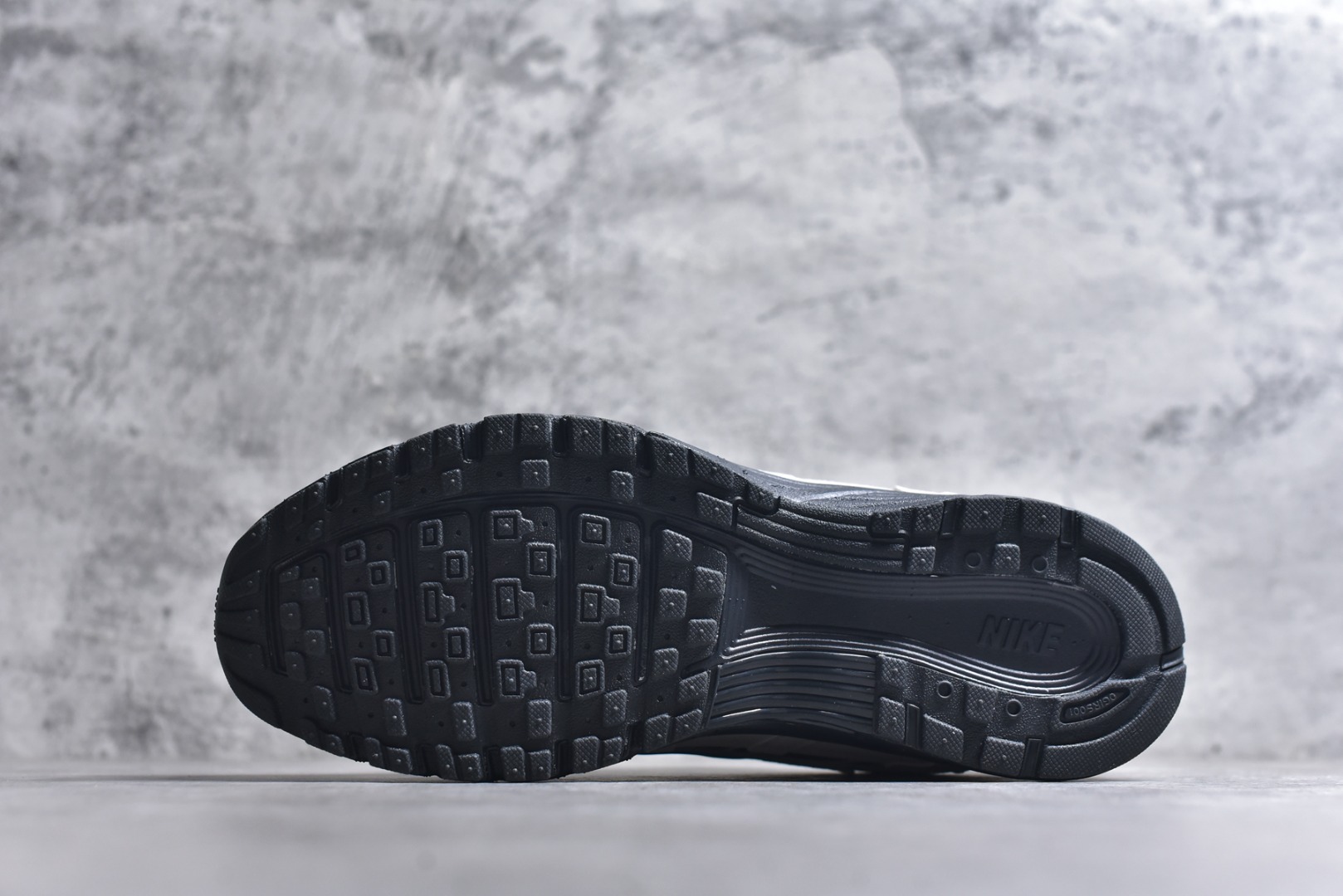 图片[6]-#NK P-6000 系列低帮复古老爹风休闲运动舒适慢跑鞋 IH0946-100 购入原鞋原装纸板楦头开发 独家私模四层组合大底 市场唯一正确版本 良心定价 新配色陆续出货 进口三文治网面 融合 Pegasus 过往运动鞋设计 助力 21 世纪早期跑步运动跃升时尚新高度 采用透气网眼布、运动风格线条和耐穿覆面 兼具吸睛外观和舒适感受 中底泡绵以田径赛道为灵感 打造厚实设计 缔造出众缓震性能 尺码：36 36.5 37.5 38 38.5 39 40 40.5 41 42 42.5 43 44 44.5 45-选品中心