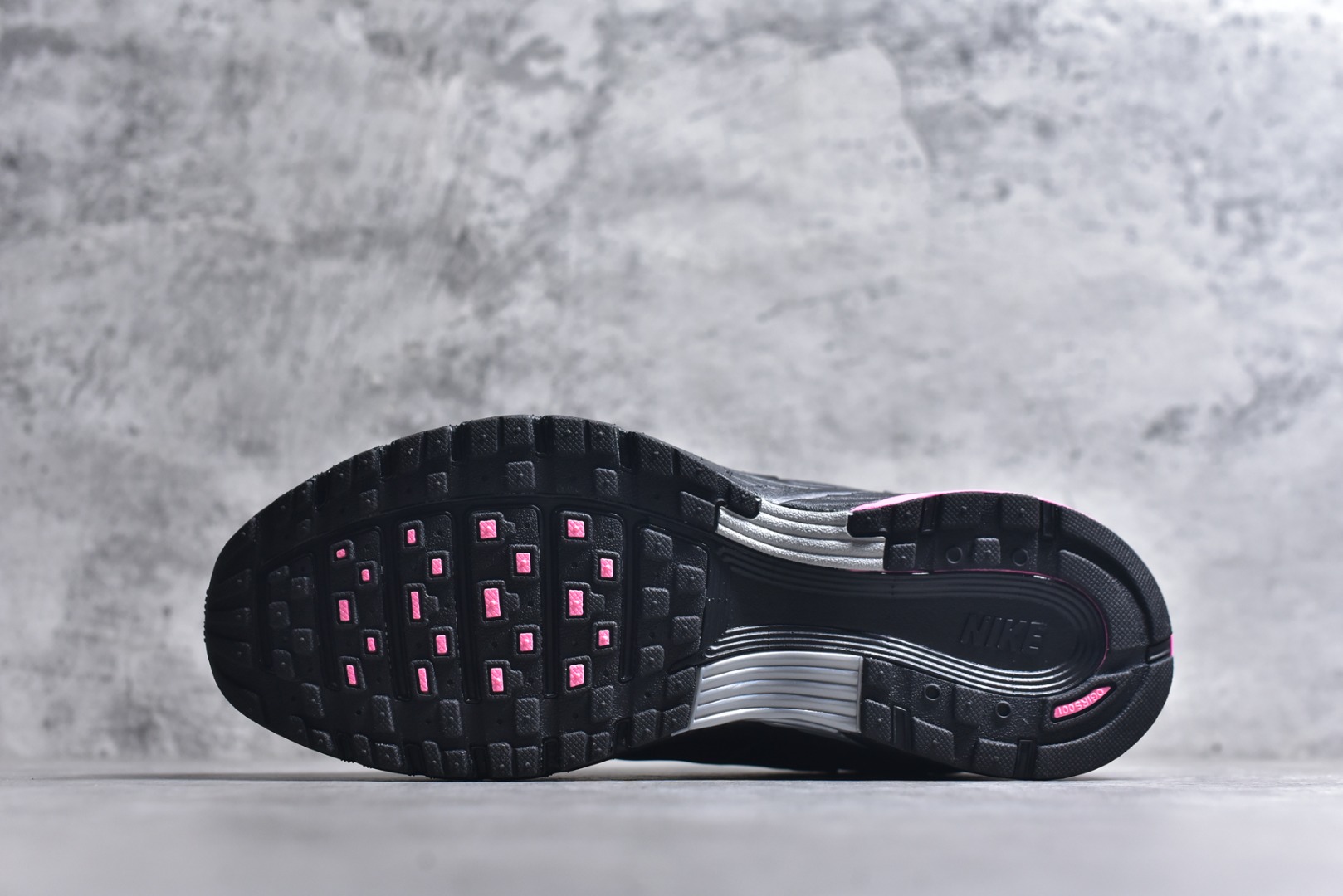 图片[6]-#NK P-6000 系列低帮复古老爹风休闲运动舒适慢跑鞋 CD6404-600 购入原鞋原装纸板楦头开发 独家私模四层组合大底 市场唯一正确版本 良心定价 新配色陆续出货 进口三文治网面 融合 Pegasus 过往运动鞋设计 助力 21 世纪早期跑步运动跃升时尚新高度 采用透气网眼布、运动风格线条和耐穿覆面 兼具吸睛外观和舒适感受 中底泡绵以田径赛道为灵感 打造厚实设计 缔造出众缓震性能 尺码：36 36.5 37.5 38 38.5 39 40 40.5 41 42 42.5 43 44 44.5 45-选品中心