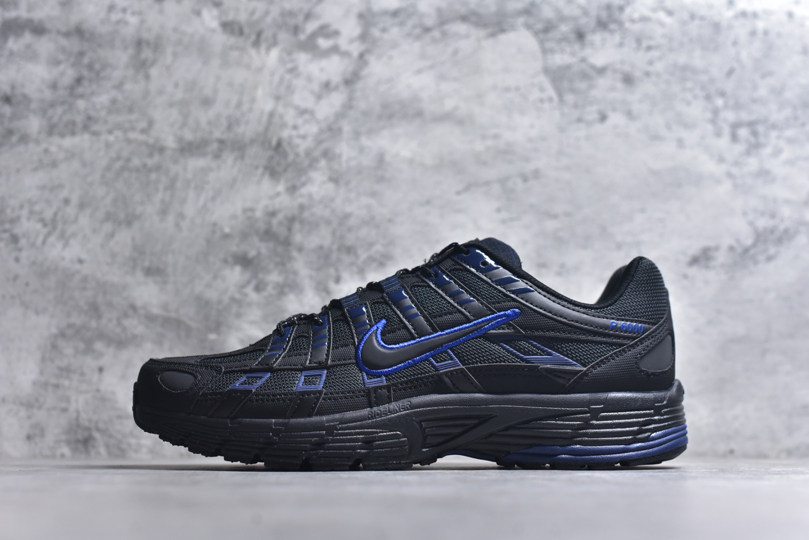 #NK P-6000 系列低帮复古老爹风休闲运动舒适慢跑鞋 IO1904-010 购入原鞋原装纸板楦头开发 独家私模四层组合大底 市场唯一正确版本 良心定价 新配色陆续出货 进口三文治网面 融合 Pegasus 过往运动鞋设计 助力 21 世纪早期跑步运动跃升时尚新高度 采用透气网眼布、运动风格线条和耐穿覆面 兼具吸睛外观和舒适感受 中底泡绵以田径赛道为灵感 打造厚实设计 缔造出众缓震性能 尺码：36 36.5 37.5 38 38.5 39 40 40.5 41 42 42.5 43 44 44.5 45-选品中心