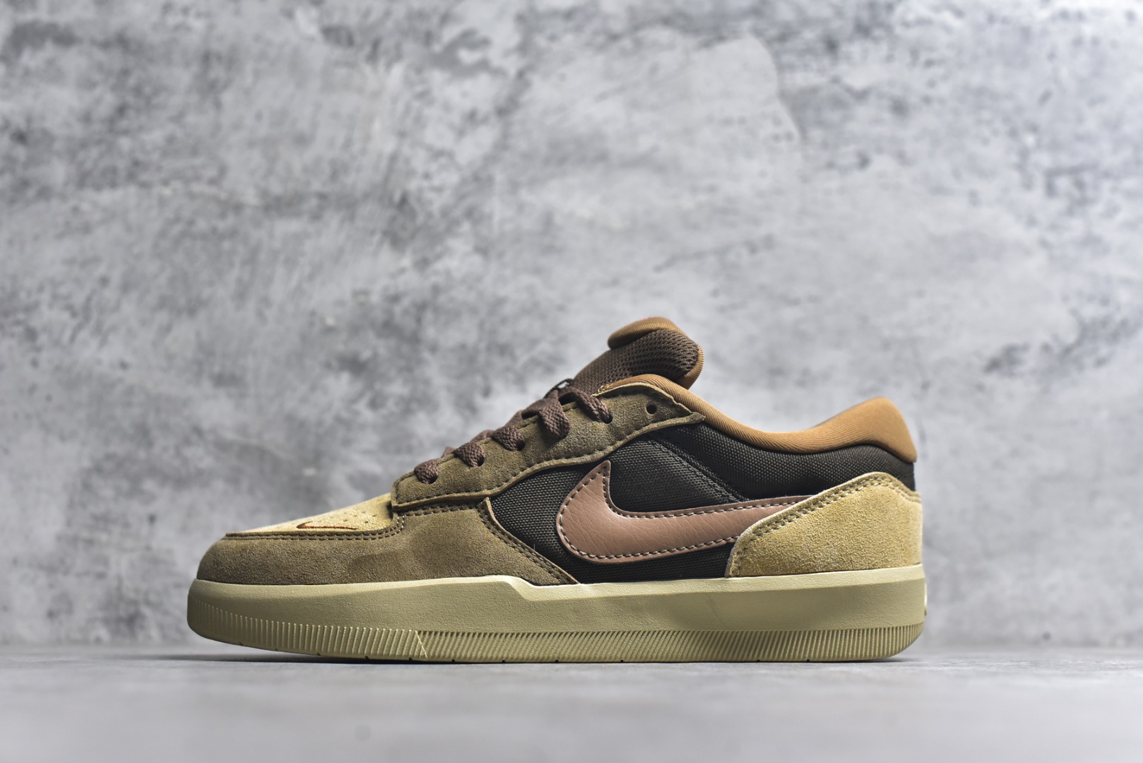 #NK SB Force 58 空军58系列低帮休闲运动滑板板鞋 DV5477-201 鞋面由帆布和麂皮拼接 层次感丰富 搭配硫化外底 耐磨耐穿 鞋舌及中底后跟处饰有SB Logo 表明鞋款身份 采用包边设计 经久耐穿 硫化结构则有效提升灵活性 穿上这款全新推出的创意力作 助你耀动街头 尺码：36 36.5 37.5 38 38.5 39 40 40.5 41 42 42.5 43 44 45-选品中心