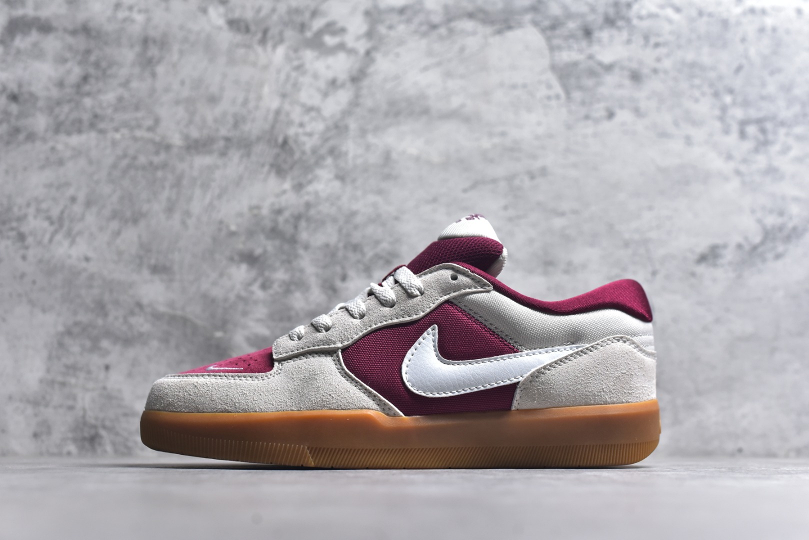 #NK SB Force 58 空军58系列低帮休闲运动滑板板鞋 DV5477-601 鞋面由帆布和麂皮拼接 层次感丰富 搭配硫化外底 耐磨耐穿 鞋舌及中底后跟处饰有SB Logo 表明鞋款身份 采用包边设计 经久耐穿 硫化结构则有效提升灵活性 穿上这款全新推出的创意力作 助你耀动街头 尺码：36 36.5 37.5 38 38.5 39 40 40.5 41 42 42.5 43 44 45-选品中心