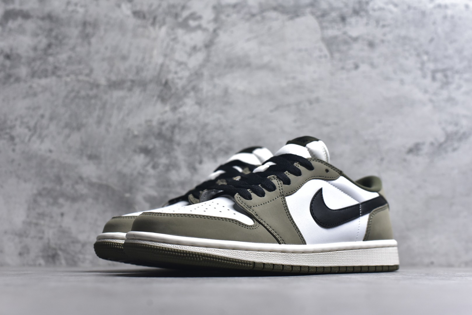 图片[2]-#Air Jordan AJ1 Low OG 低帮绿白黑 HQ6998-200 原材料头层皮料 国内一线头部知名大厂出品 高端外贸零售专供品质 版型细节完美 原鞋原楦头纸板开发 原厂防尘纸 极致一眼正品既视感 尺码：36-47.5-选品中心