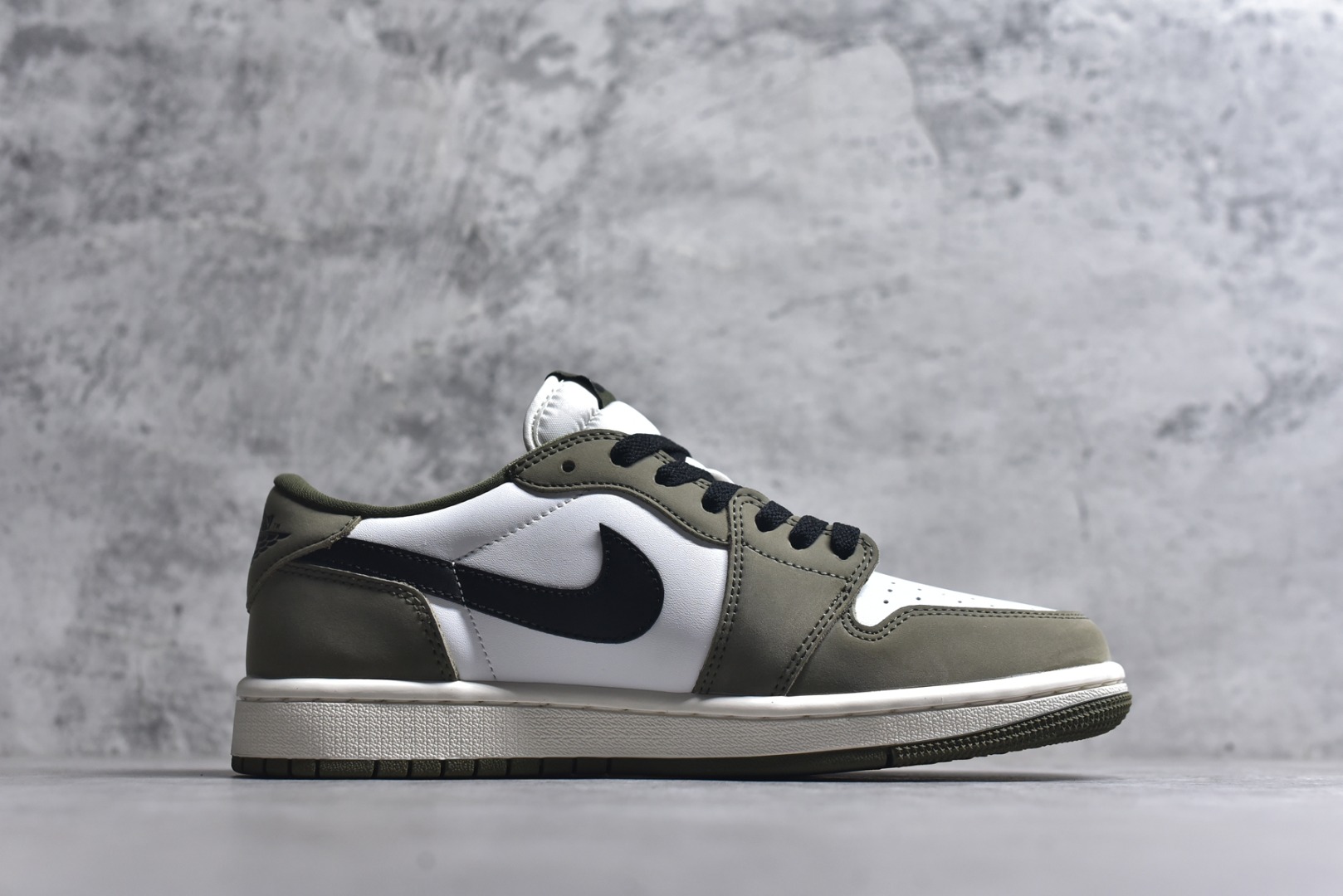 图片[3]-#Air Jordan AJ1 Low OG 低帮绿白黑 HQ6998-200 原材料头层皮料 国内一线头部知名大厂出品 高端外贸零售专供品质 版型细节完美 原鞋原楦头纸板开发 原厂防尘纸 极致一眼正品既视感 尺码：36-47.5-选品中心