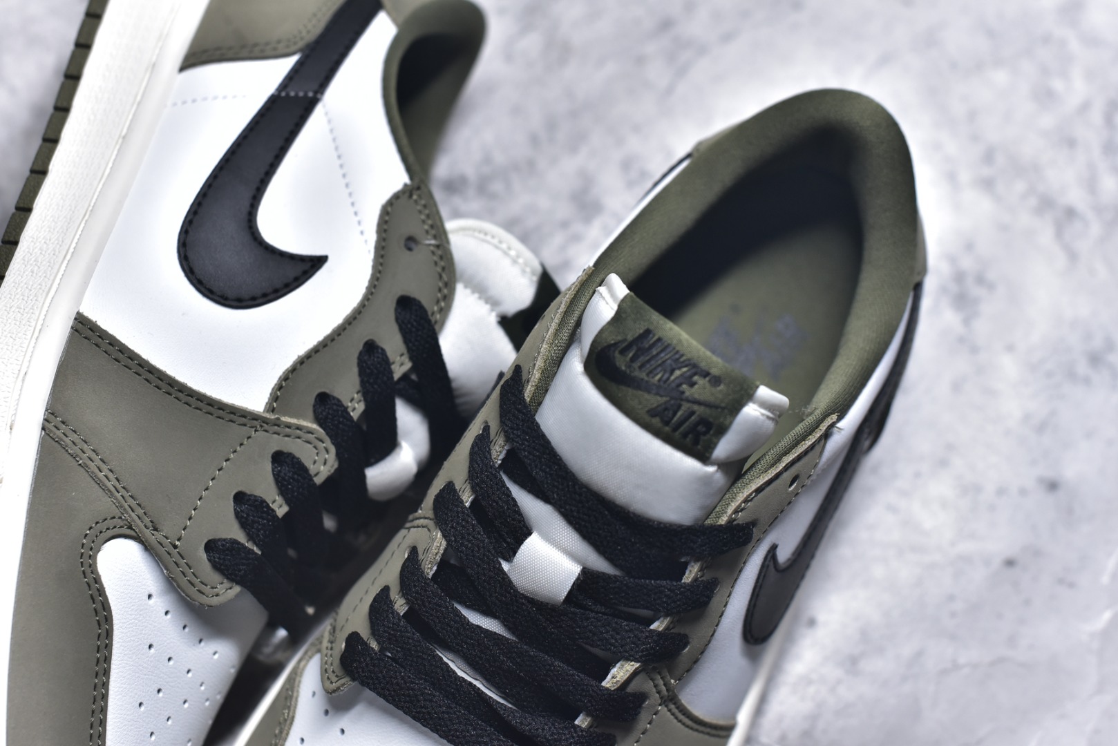 图片[9]-#Air Jordan AJ1 Low OG 低帮绿白黑 HQ6998-200 原材料头层皮料 国内一线头部知名大厂出品 高端外贸零售专供品质 版型细节完美 原鞋原楦头纸板开发 原厂防尘纸 极致一眼正品既视感 尺码：36-47.5-选品中心