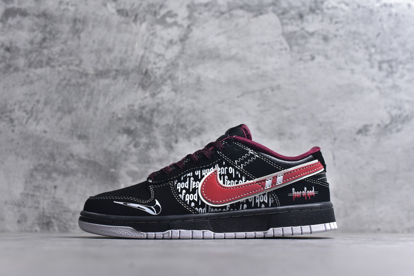 #海外爆款限量发售！Nike SB Dunk Low“字母黑红勾” 周年高端定制 低帮休闲板鞋 定制鞋盒 大厂纯原品质出货 超高清洁度 皮料切割干净无任何毛边 细节完美 货号：KK1333-051 尺码：36 36.5 37.5 38 38.5 39 40 40.5 41 42 42.5 43 44 44.5 45-选品中心