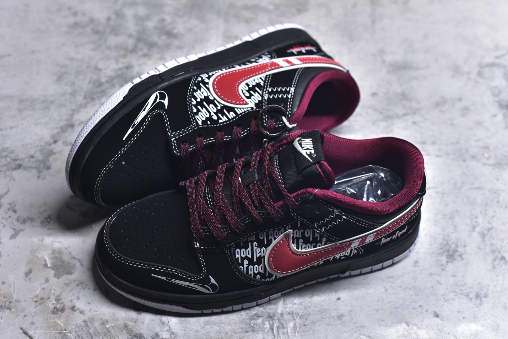 图片[7]-#海外爆款限量发售！Nike SB Dunk Low“字母黑红勾” 周年高端定制 低帮休闲板鞋 定制鞋盒 大厂纯原品质出货 超高清洁度 皮料切割干净无任何毛边 细节完美 货号：KK1333-051 尺码：36 36.5 37.5 38 38.5 39 40 40.5 41 42 42.5 43 44 44.5 45-选品中心