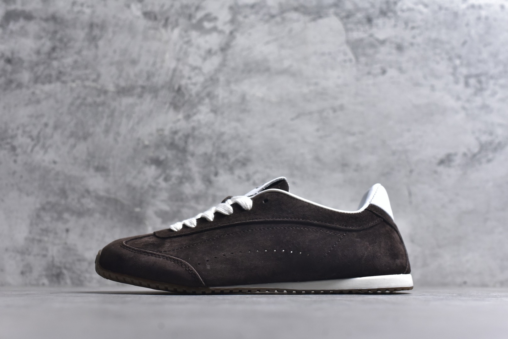 #Alo Yoga Sunset Sneaker 徳训生活休闲鞋 尺码：36 36.5 37 37.5 38 38.5 39 40 41 41.5 42 42.5 43 44 45 9.D4-选品中心