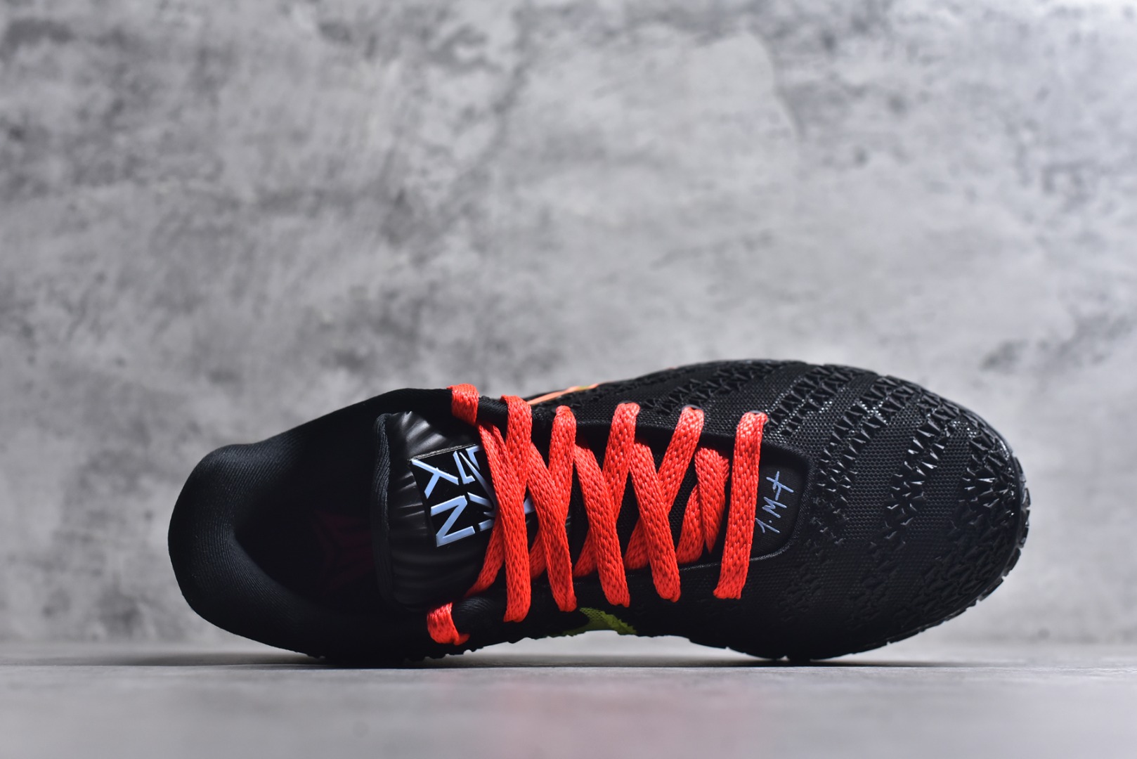 图片[4]-#灭世/Max NK Ja 3 Scratch EP 莫兰特三代柔软舒适防滑耐磨透气支撑轻便低帮篮球鞋 黑武士 IM0464-001 2024『压轴』后卫实战旗舰 圣枪腰王 重磅革新登场🌪 🔝历时5个月！全力打造 科比➕欧文系列 综合体 ！Pt实战体验天花板上限 再度提高🔝 ✅【顶配缓震】独家革新搭载 前掌5mm TURBO气垫 兼具贴地与缓震！（正品仅长方形小气垫）➕后掌大马蹄14mm厚 气垫 提高后掌缓震极限 （正品后掌无气垫） ✅【顶级抗扭】 搭载硬度65HC 发泡中底框架 ➕高强度中足抗扭片 革新升级 赛事级抗扭水平！独此一家 ✅【顶级支撑】鞋身侧向包裹 双层补强层 200斤以上选手 也可驾驭（正品仅一层）对比市场货品偷工减料 不可同日而语！ ✅气垫气压上脚即可感受！后掌鞋垫掀开可见气垫轮廓（谨防窜货） 鞋底止滑配方 无需磨合 原地起飞🛫 NK年度后卫旗舰 独家革新升级 『口碑源自专业 实力来源于专注』 真灭世纯原 切勿被市场仿冒吊牌挂羊头卖狗肉 尺码：39-46 正码正拍-选品中心