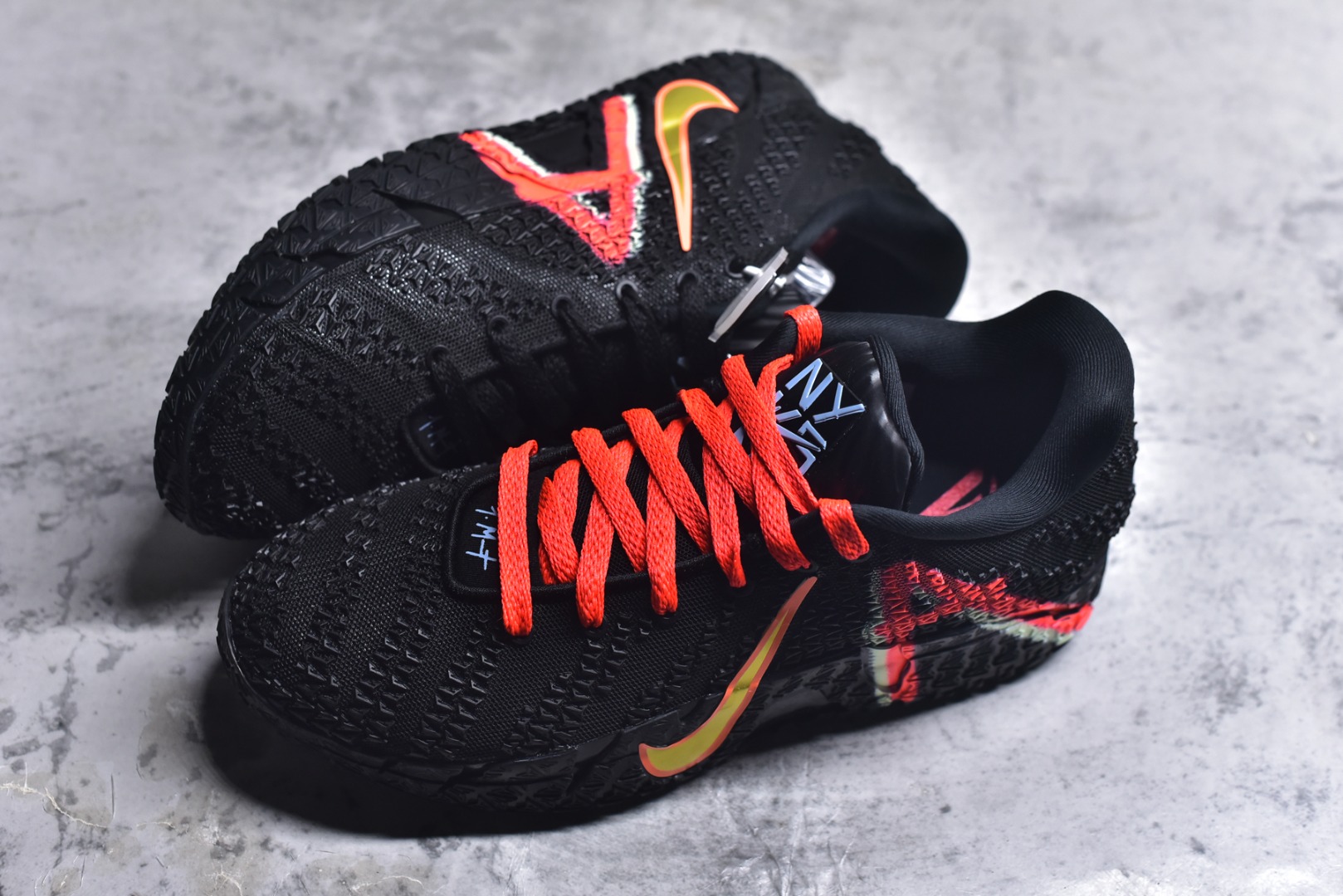 图片[7]-#灭世/Max NK Ja 3 Scratch EP 莫兰特三代柔软舒适防滑耐磨透气支撑轻便低帮篮球鞋 黑武士 IM0464-001 2024『压轴』后卫实战旗舰 圣枪腰王 重磅革新登场🌪 🔝历时5个月！全力打造 科比➕欧文系列 综合体 ！Pt实战体验天花板上限 再度提高🔝 ✅【顶配缓震】独家革新搭载 前掌5mm TURBO气垫 兼具贴地与缓震！（正品仅长方形小气垫）➕后掌大马蹄14mm厚 气垫 提高后掌缓震极限 （正品后掌无气垫） ✅【顶级抗扭】 搭载硬度65HC 发泡中底框架 ➕高强度中足抗扭片 革新升级 赛事级抗扭水平！独此一家 ✅【顶级支撑】鞋身侧向包裹 双层补强层 200斤以上选手 也可驾驭（正品仅一层）对比市场货品偷工减料 不可同日而语！ ✅气垫气压上脚即可感受！后掌鞋垫掀开可见气垫轮廓（谨防窜货） 鞋底止滑配方 无需磨合 原地起飞🛫 NK年度后卫旗舰 独家革新升级 『口碑源自专业 实力来源于专注』 真灭世纯原 切勿被市场仿冒吊牌挂羊头卖狗肉 尺码：39-46 正码正拍-选品中心