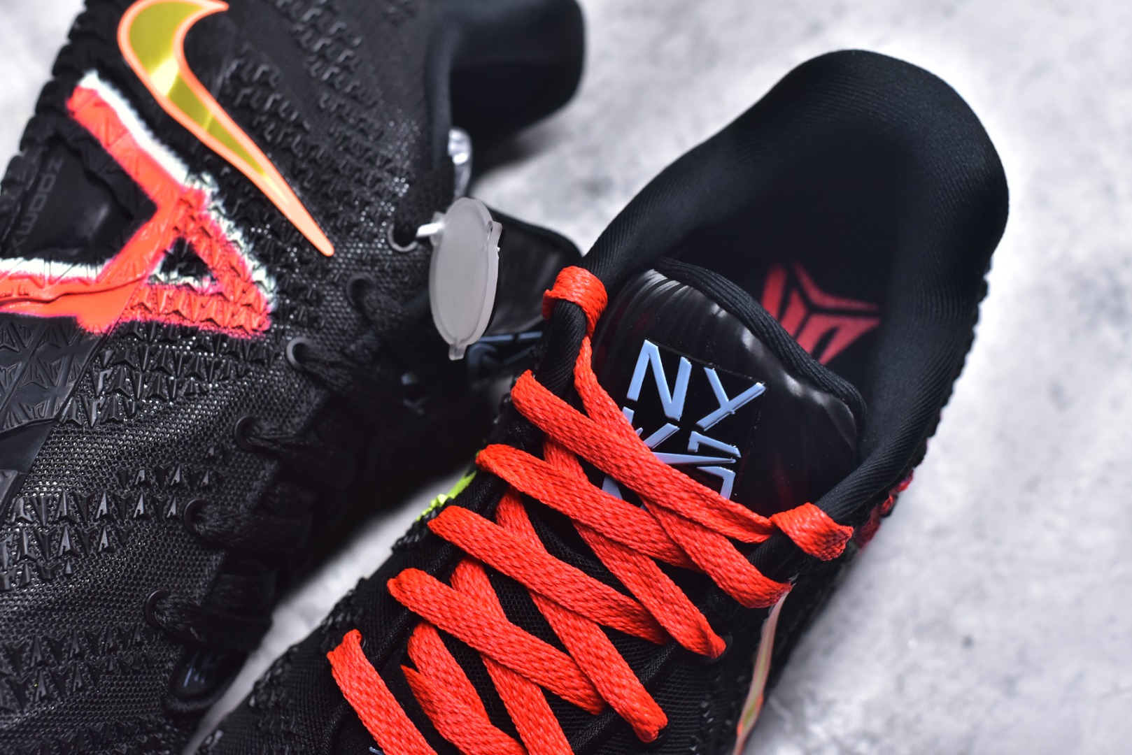 图片[9]-#灭世/Max NK Ja 3 Scratch EP 莫兰特三代柔软舒适防滑耐磨透气支撑轻便低帮篮球鞋 黑武士 IM0464-001 2024『压轴』后卫实战旗舰 圣枪腰王 重磅革新登场🌪 🔝历时5个月！全力打造 科比➕欧文系列 综合体 ！Pt实战体验天花板上限 再度提高🔝 ✅【顶配缓震】独家革新搭载 前掌5mm TURBO气垫 兼具贴地与缓震！（正品仅长方形小气垫）➕后掌大马蹄14mm厚 气垫 提高后掌缓震极限 （正品后掌无气垫） ✅【顶级抗扭】 搭载硬度65HC 发泡中底框架 ➕高强度中足抗扭片 革新升级 赛事级抗扭水平！独此一家 ✅【顶级支撑】鞋身侧向包裹 双层补强层 200斤以上选手 也可驾驭（正品仅一层）对比市场货品偷工减料 不可同日而语！ ✅气垫气压上脚即可感受！后掌鞋垫掀开可见气垫轮廓（谨防窜货） 鞋底止滑配方 无需磨合 原地起飞🛫 NK年度后卫旗舰 独家革新升级 『口碑源自专业 实力来源于专注』 真灭世纯原 切勿被市场仿冒吊牌挂羊头卖狗肉 尺码：39-46 正码正拍-选品中心