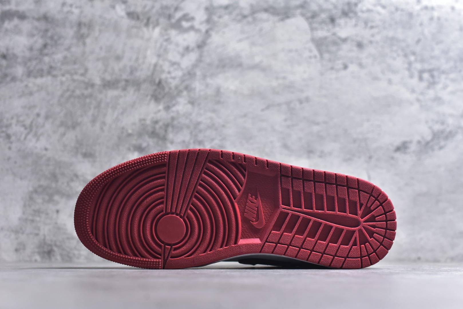 图片[6]-#Nike Air Jordan 1 Low AJ1 白红 马年限定 低帮复古文化篮球鞋 553558 166 市场唯一独家头层皮打造 原鞋原档案开发 原厂皮料 原档冲孔鞋头 正确满胶鞋垫 四线拉帮 原厂织唛标 鞋舌高弹海绵填充 尺码：36 36.5 37.5 38 38.5 39 40 40.5 41 42 42.5 43 44 44.5 45 46-选品中心