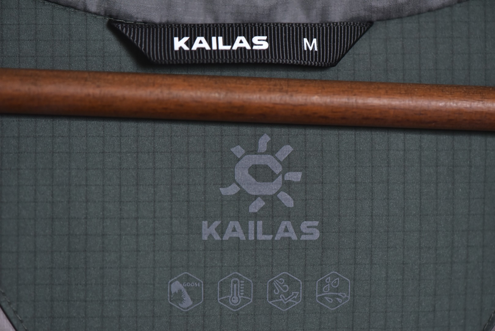 图片[6]-#凯乐石KAILAS阿斯本 运动户外透气硬壳羽绒服系列❗️ 现货供应 全年售后❗️ 温馨提示❗️（只做高端产品） DF巅峰 踏上巅峰❗️ 货号：KG2443131005-650 颜色：黑色.绿色.灰色.红色 尺码：XS.S.M.L.XL.XXL-选品中心