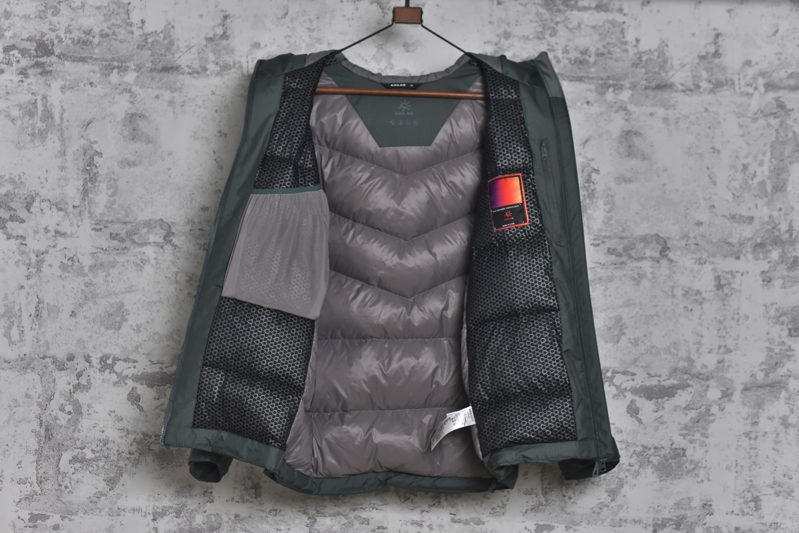 图片[8]-#凯乐石KAILAS阿斯本 运动户外透气硬壳羽绒服系列❗️ 现货供应 全年售后❗️ 温馨提示❗️（只做高端产品） DF巅峰 踏上巅峰❗️ 货号：KG2443131005-650 颜色：黑色.绿色.灰色.红色 尺码：XS.S.M.L.XL.XXL-选品中心