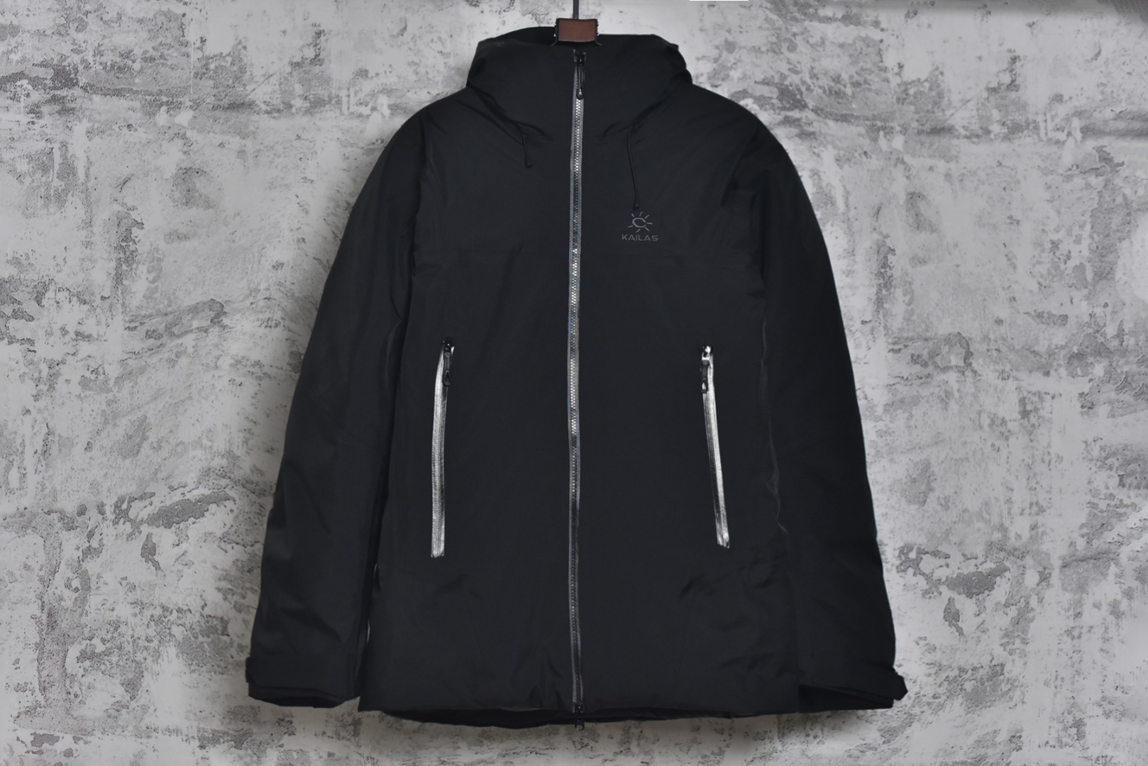 #凯乐石KAILAS阿斯本 运动户外透气硬壳羽绒服系列❗️ 现货供应 全年售后❗️ 温馨提示❗️（只做高端产品） DF巅峰 踏上巅峰❗️ 货号：KG2443131005-650 颜色：黑色.绿色.灰色.红色 尺码：XS.S.M.L.XL.XXL-选品中心