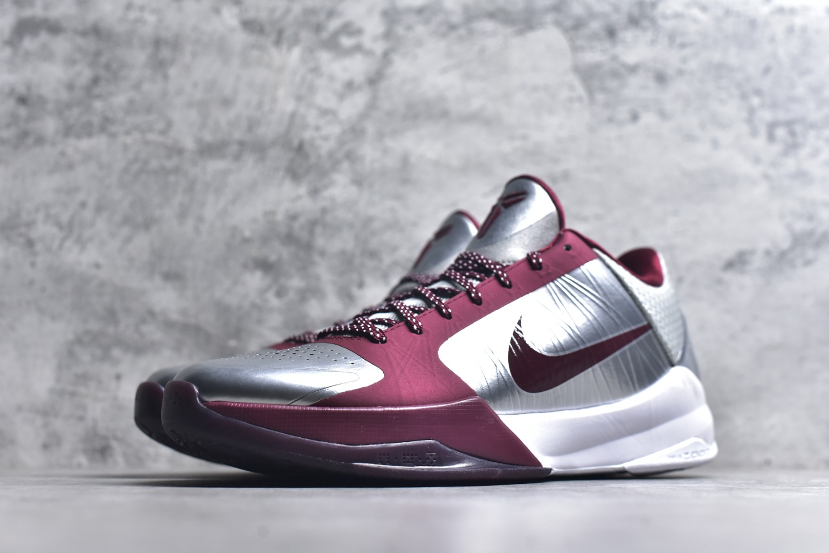 图片[2]-#NK Zoom Kobe ZK5 科比5代 高中母校 银红 IM0557-001 Zoom Turbo气垫➕后掌EVA缓震 实战配置直接拉满 原楦纸板开发 鞋身流线型、后跟塑形 区分土肥圆 原档数据3D打印 鞋面细节匹配原版 全身鞋材卡料色独家定制 唯一正确喷漆SWOOSH NK专利Flyknit飞线科技，给予鞋身足够抗扭矩力 真实底模最大48.5 实战利器 专供海外市场 尺码：40 40.5 41 42 42.5 43 44 44.5 45 46 47.5 48.5 （脚宽、脚胖 建议买大半码）-选品中心