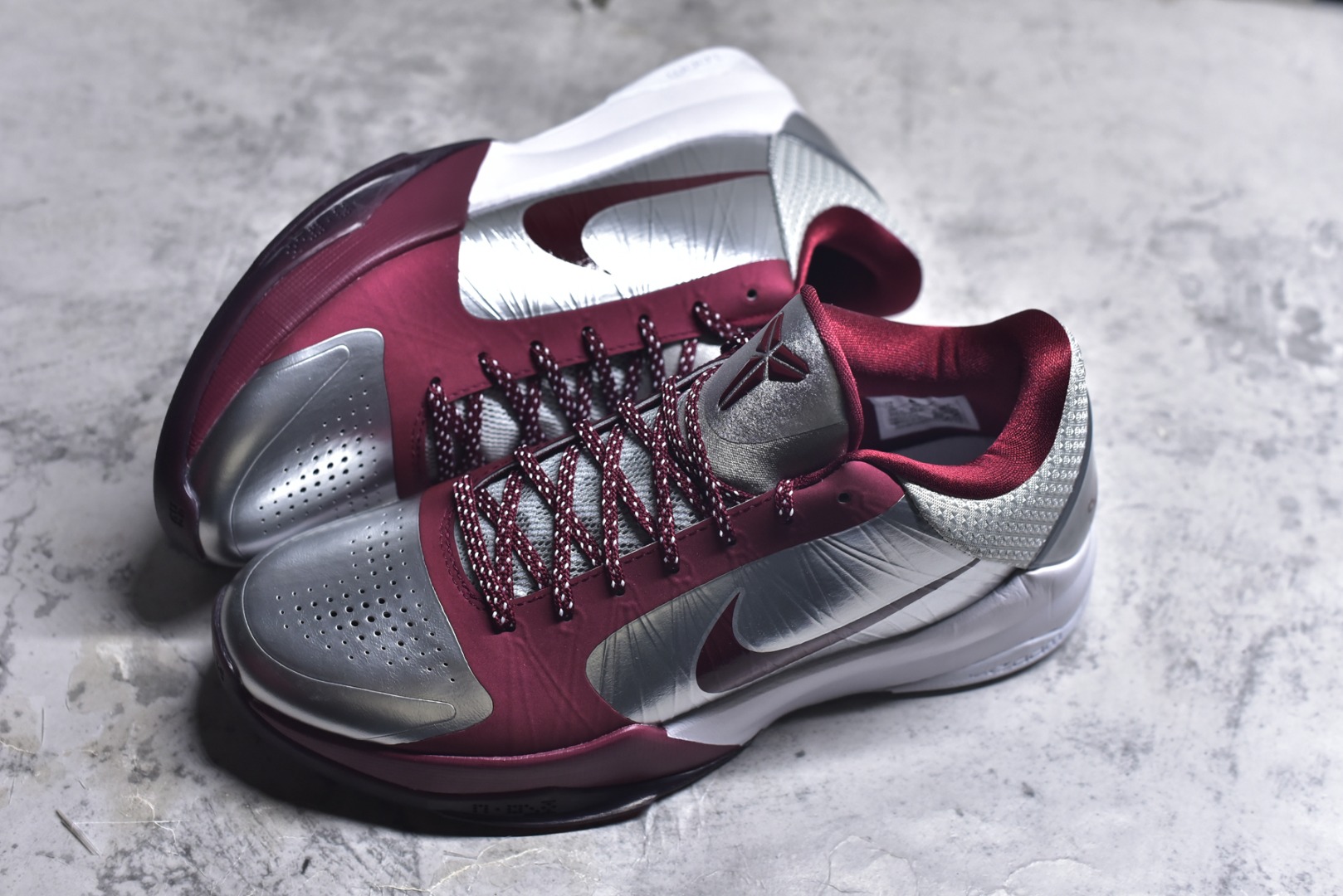 图片[7]-#NK Zoom Kobe ZK5 科比5代 高中母校 银红 IM0557-001 Zoom Turbo气垫➕后掌EVA缓震 实战配置直接拉满 原楦纸板开发 鞋身流线型、后跟塑形 区分土肥圆 原档数据3D打印 鞋面细节匹配原版 全身鞋材卡料色独家定制 唯一正确喷漆SWOOSH NK专利Flyknit飞线科技，给予鞋身足够抗扭矩力 真实底模最大48.5 实战利器 专供海外市场 尺码：40 40.5 41 42 42.5 43 44 44.5 45 46 47.5 48.5 （脚宽、脚胖 建议买大半码）-选品中心