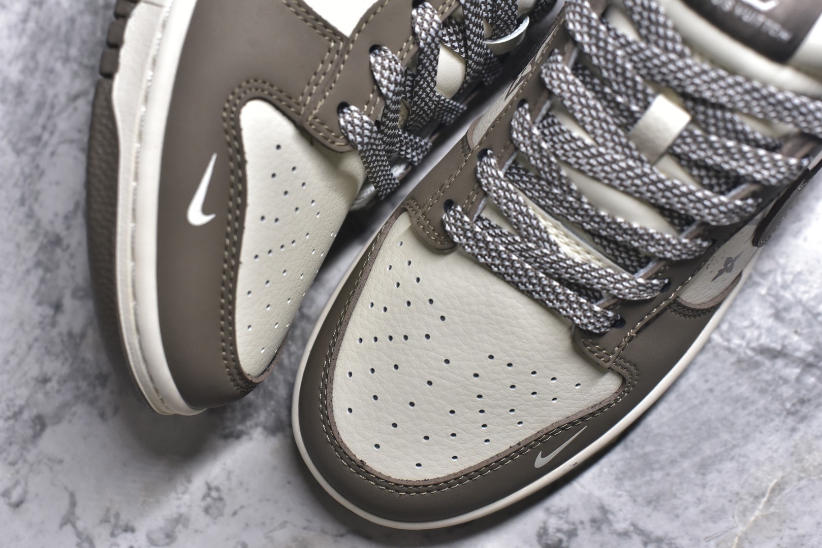 图片[8]-#海外爆款限量发售！高端定制Nike SB Dunk Low “路易威登联名——奶茶米白” 高端定制 低帮休闲板鞋 定制鞋盒 大厂纯原品质出货 超高清洁度 皮料切割干净无任何毛边 细节完美 货号：XD1588-239 尺码：36 36.5 37.5 38 38.5 39 40 40.5 41 42 42.5 43 44 44.5 45-选品中心