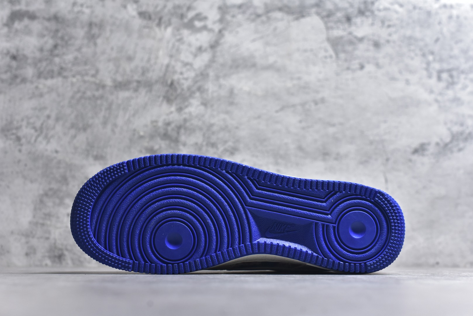 图片[6]-#海外限量发售！公司级NIke Air Force 1 \’07 Low “KAWS联名——多彩涂鸦”空军一号 低帮 运动鞋 休闲鞋 折边针车 工艺难度大 原楦头原纸板 原装鞋盒 定制五金配件 内置全掌气垫 原厂鞋底 货号：SY1388-017 尺码：36 36.5 37.5 38 38.5 39 40 40.5 41 42 42.5 43 44 44.5 45-选品中心