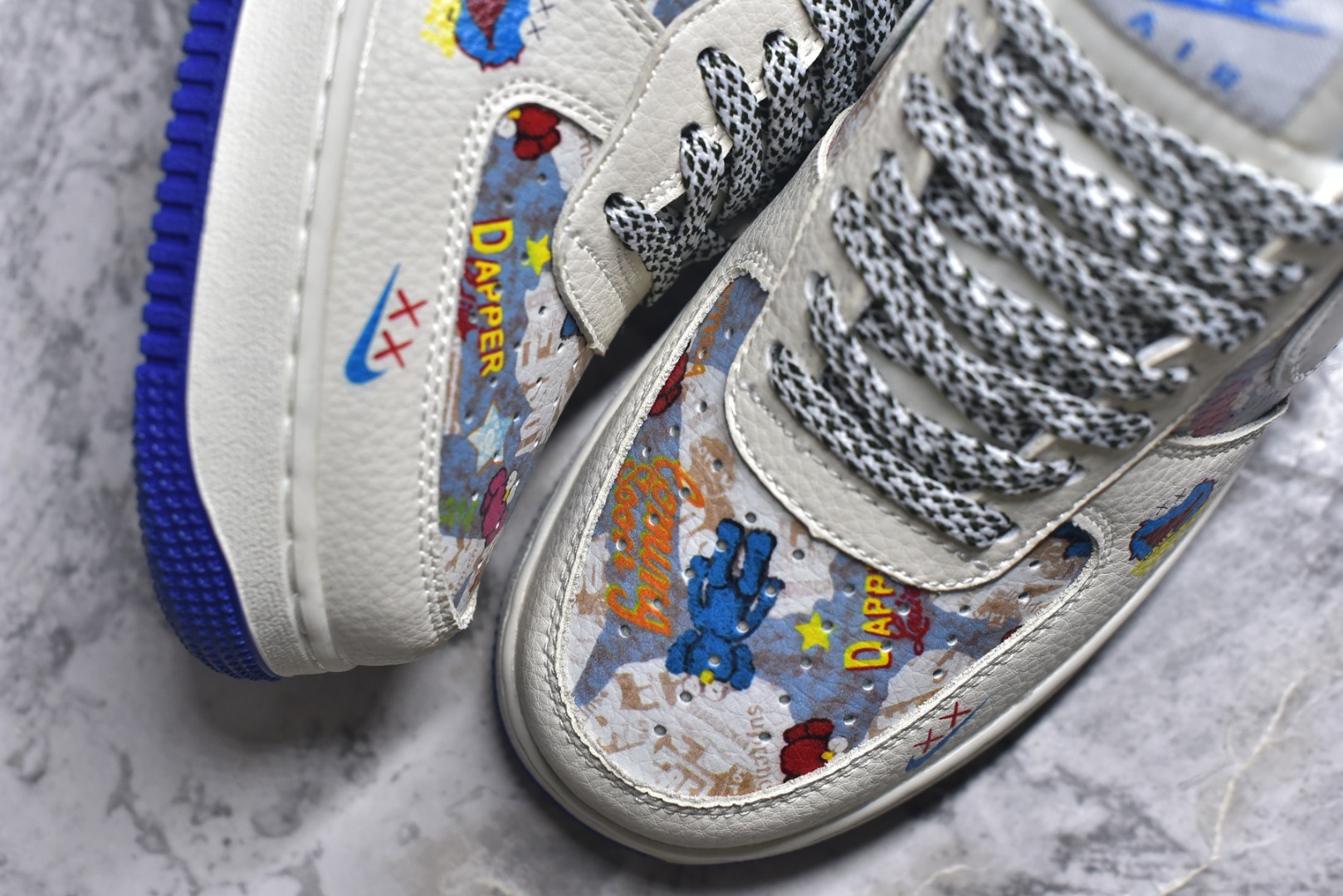 图片[8]-#海外限量发售！公司级NIke Air Force 1 \’07 Low “KAWS联名——多彩涂鸦”空军一号 低帮 运动鞋 休闲鞋 折边针车 工艺难度大 原楦头原纸板 原装鞋盒 定制五金配件 内置全掌气垫 原厂鞋底 货号：SY1388-017 尺码：36 36.5 37.5 38 38.5 39 40 40.5 41 42 42.5 43 44 44.5 45-选品中心