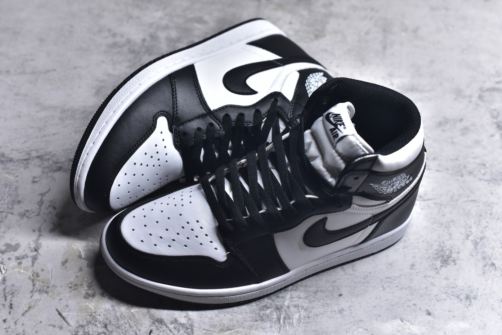 图片[7]-#AIR Jordan 1 RETRO HIGH OG 高帮 黑白 原装纸板原楦开发 极致鞋型一眼正即视感 #独家私模原档案开模，自动区别市面版本 #全鞋采用东莞头层皮，用料绝不含糊 #飞翼3D高频立体感十足 细节全方面到位 #全鞋电脑车线 顶级工艺 完美清洁度 货号： 555088-010 尺码：36-47.5-选品中心