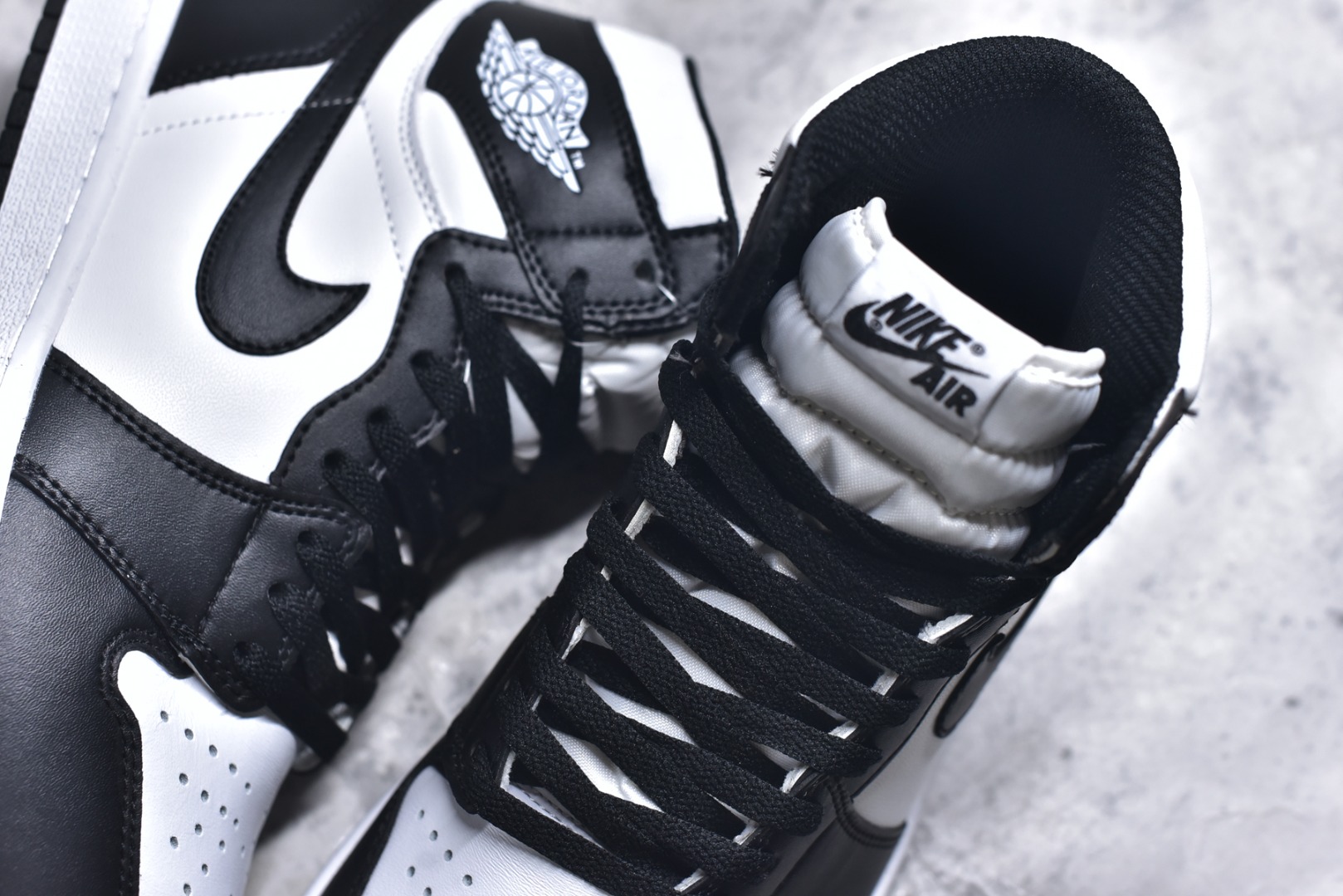 图片[9]-#AIR Jordan 1 RETRO HIGH OG 高帮 黑白 原装纸板原楦开发 极致鞋型一眼正即视感 #独家私模原档案开模，自动区别市面版本 #全鞋采用东莞头层皮，用料绝不含糊 #飞翼3D高频立体感十足 细节全方面到位 #全鞋电脑车线 顶级工艺 完美清洁度 货号： 555088-010 尺码：36-47.5-选品中心