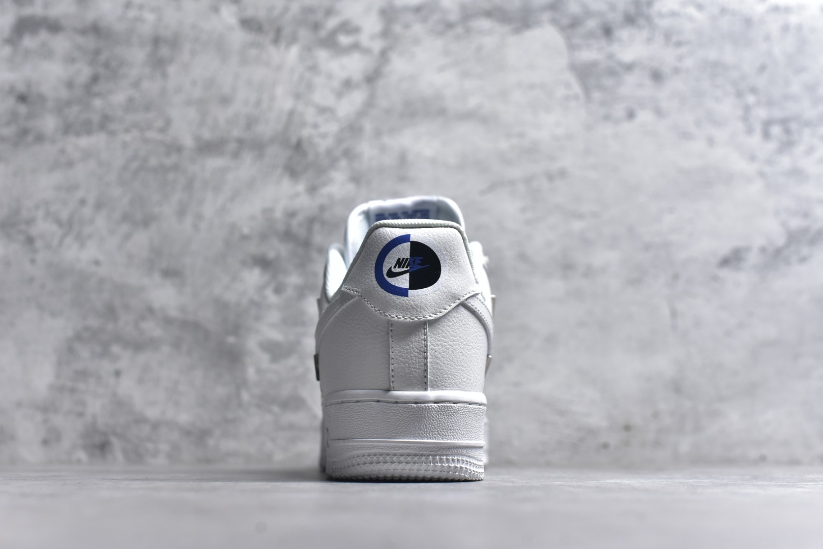 图片[5]-#Nike Air Force 1 Low 空军一号低帮运动休闲板鞋 原楦头原纸板 打造纯正空军版型#专注外贸渠道 全掌内置蜂窝气垫 #原盒配件 原厂中底钢印、拉帮完美 货号：CT1990-100 尺码：36 36.5 37.5 38 38.5 39 40 40.5 41 42 42.5 43 44 44.5 45-选品中心