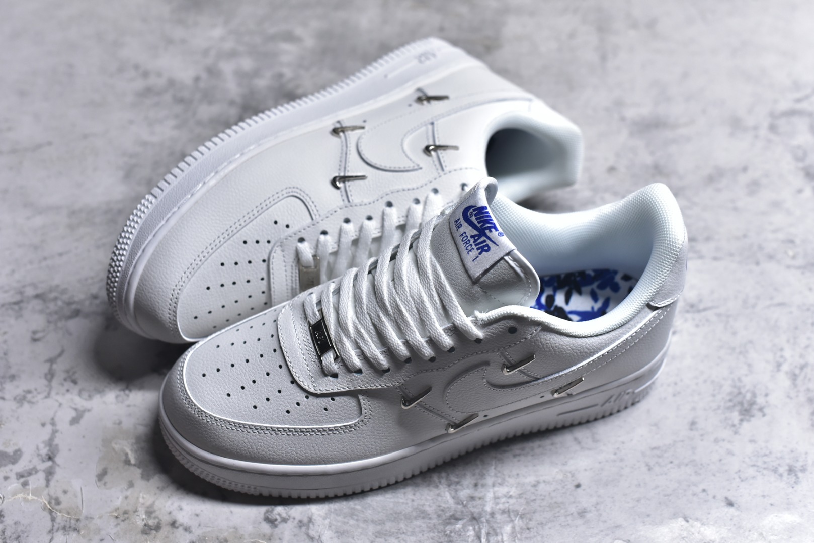 图片[7]-#Nike Air Force 1 Low 空军一号低帮运动休闲板鞋 原楦头原纸板 打造纯正空军版型#专注外贸渠道 全掌内置蜂窝气垫 #原盒配件 原厂中底钢印、拉帮完美 货号：CT1990-100 尺码：36 36.5 37.5 38 38.5 39 40 40.5 41 42 42.5 43 44 44.5 45-选品中心
