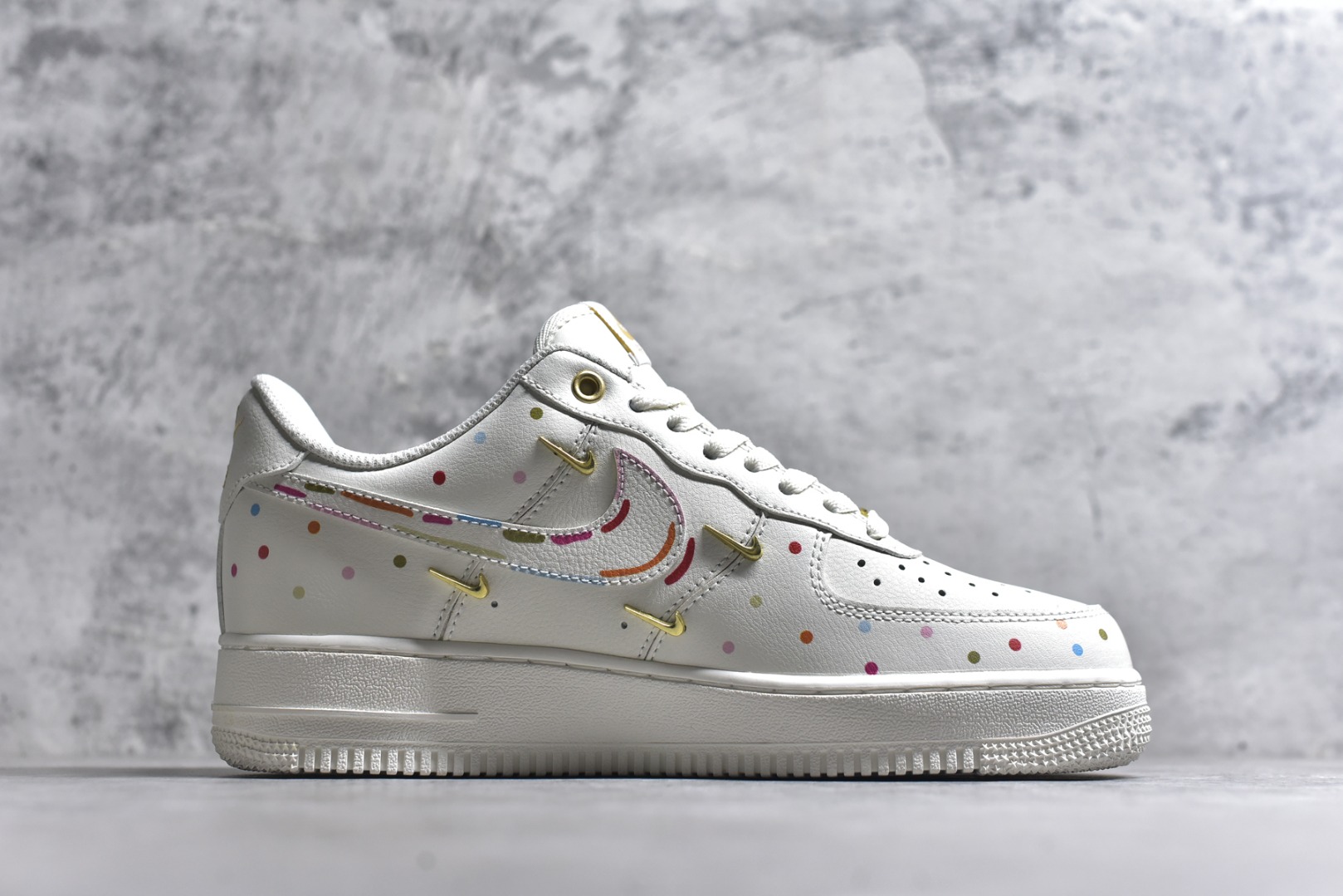 图片[3]-#二次元主题 Nike Air Force 1 Low’07 四勾彩喷 空军一号低帮休闲板鞋 定制皮料 定制鞋盒 原楦原纸板 纯正空军版型 内置全掌气垫 货号：ZH0316-151 尺码：36 36.5 37.5 38 38.5 39 40 40.5 41 42 42.5 43 44 44.5 45-选品中心