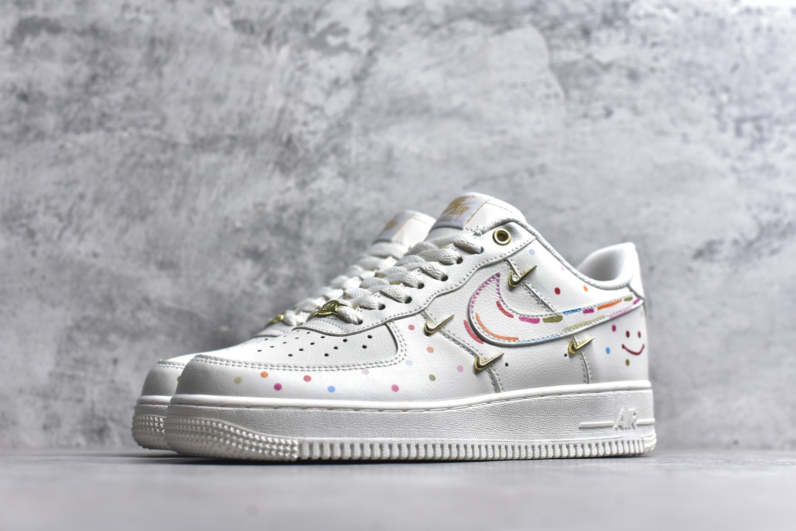 图片[2]-#二次元主题 Nike Air Force 1 Low’07 四勾彩喷 空军一号低帮休闲板鞋 定制皮料 定制鞋盒 原楦原纸板 纯正空军版型 内置全掌气垫 货号：ZH0316-151 尺码：36 36.5 37.5 38 38.5 39 40 40.5 41 42 42.5 43 44 44.5 45-选品中心