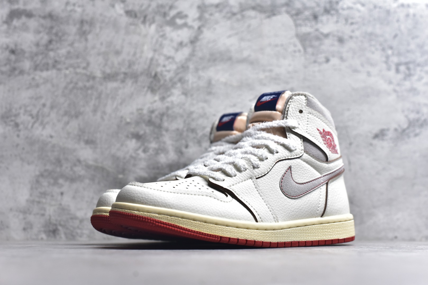 图片[2]-#Air Jordan AJ1 High OG WMNS 米橙 外贸特供批次 终端控货优势输出 新配色不断更新开发 市场中端王者 全套原纸板楦头开发 确保原汁原味 完美呈现一代版型 一比一鞋头弧度高度鞋身弧度 此版本只针对中端市场 细节品控鞋型随意秒杀市面同价位 鞋型完美 不臃肿别扭 头层皮料加持 用料绝不含糊 进口玻璃冲刀皮料裁剪零毛边 电脑针车工艺 超高鞋面清洁度 最高QC检验标准 控制溢胶瑕疵 原盒原配 飞翼3D高频深度立体 工艺方面大到整体鞋型 漏斗收腰 底线拉帮 LOGO立体程度 小到针眼排布 载片对称 冲孔效果 鞋标规范 鞋垫背胶等等 无一不是口碑收割 每双都是一个回头客 货号：DB4612-100 尺码：36-47（半）-选品中心