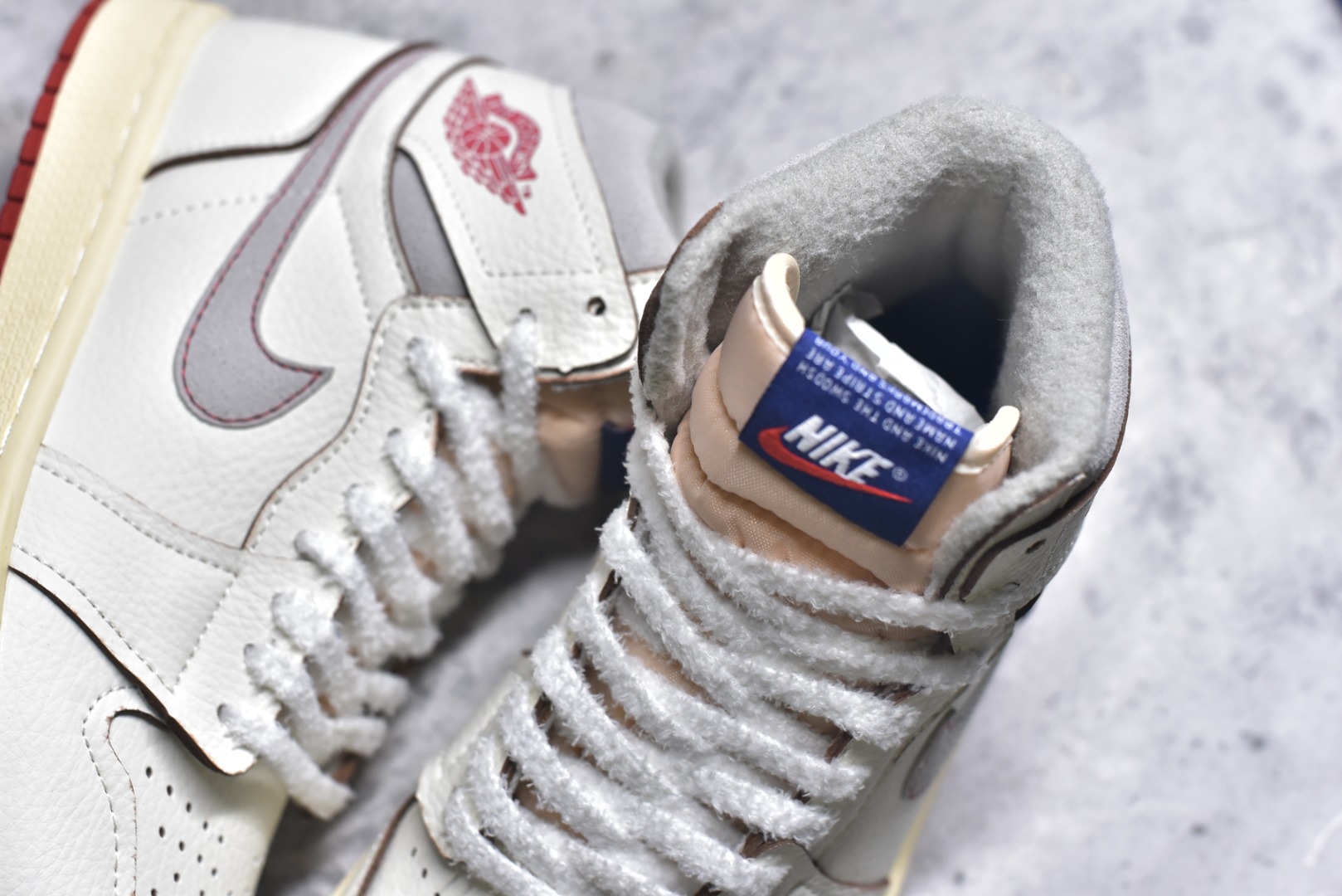 图片[9]-#Air Jordan AJ1 High OG WMNS 米橙 外贸特供批次 终端控货优势输出 新配色不断更新开发 市场中端王者 全套原纸板楦头开发 确保原汁原味 完美呈现一代版型 一比一鞋头弧度高度鞋身弧度 此版本只针对中端市场 细节品控鞋型随意秒杀市面同价位 鞋型完美 不臃肿别扭 头层皮料加持 用料绝不含糊 进口玻璃冲刀皮料裁剪零毛边 电脑针车工艺 超高鞋面清洁度 最高QC检验标准 控制溢胶瑕疵 原盒原配 飞翼3D高频深度立体 工艺方面大到整体鞋型 漏斗收腰 底线拉帮 LOGO立体程度 小到针眼排布 载片对称 冲孔效果 鞋标规范 鞋垫背胶等等 无一不是口碑收割 每双都是一个回头客 货号：DB4612-100 尺码：36-47（半）-选品中心