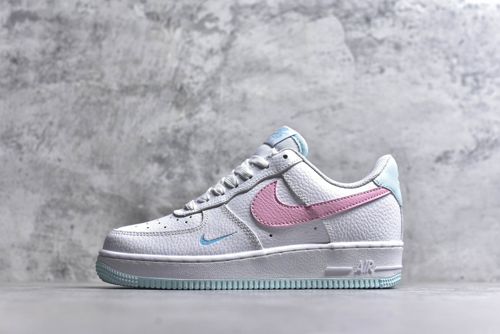 #Nike Air Force 1 Low 空军一号低帮运动休闲板鞋 原楦头原纸板 打造纯正空军版型#专注外贸渠道 全掌内置蜂窝气垫 #原盒配件 原厂中底钢印、拉帮完美 货号：IH0640-161 尺码：36 36.5 37.5 38 38.5 39 40 40.5 41 42 42.5 43 44 44.5 45-选品中心