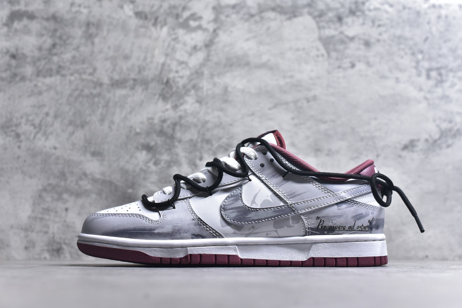 #Nike SB Dunk Low 绑带 周年高端定制 低帮休闲板鞋 DV0833-112 城市废墟 #定制鞋盒 大厂纯原品质出货 超高清洁度 皮料切割干净无任何毛边 细节完美 尺码：40 40.5 41 42 42.5 43 44 44.5 45 46-选品中心