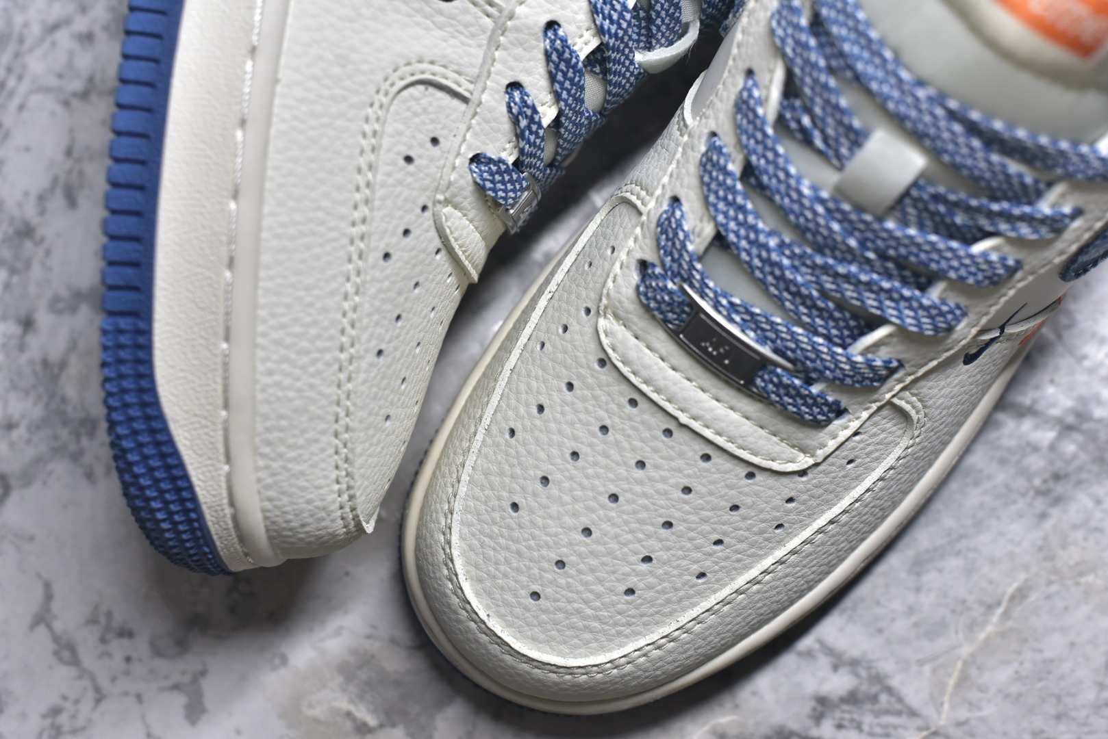 图片[8]-#海外爆款限量发售！公司级Nike Air Force 1 \’07 Low “Supreme联名——牛仔米蓝四勾”空军一号 高端定制 低帮 运动鞋 休闲鞋 折边针车 工艺难度大 原楦头原纸板 原装鞋盒 定制五金配件 内置全掌气垫 原厂鞋底 货号：QW5606-263 尺码：36 36.5 37.5 38 38.5 39 40 40.5 41 42 42.5 43 44 44.5 45-选品中心