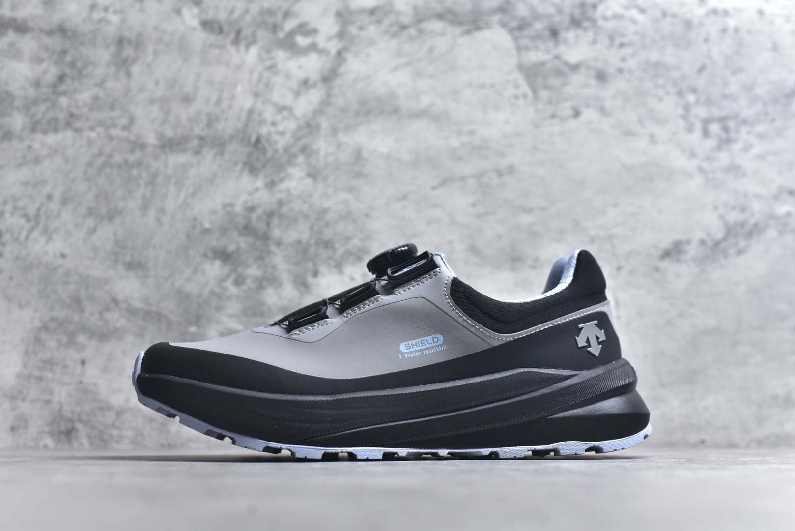 #迪桑特DESCENTE PRIMER GTX MID 都市通勤 GORE-TEX 时尚舒适 防滑耐磨 时尚休闲运动覆盖防水中帮越野跑鞋 尺码：39 40 41 42 43 44 45 货号20250508-选品中心