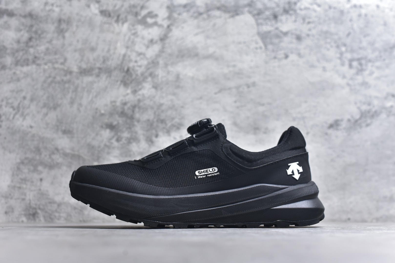 #迪桑特DESCENTE PRIMER GTX MID 都市通勤 GORE-TEX 时尚舒适 防滑耐磨 时尚休闲运动覆盖防水中帮越野跑鞋 尺码：39 40 41 42 43 44 45 货号20250508-选品中心