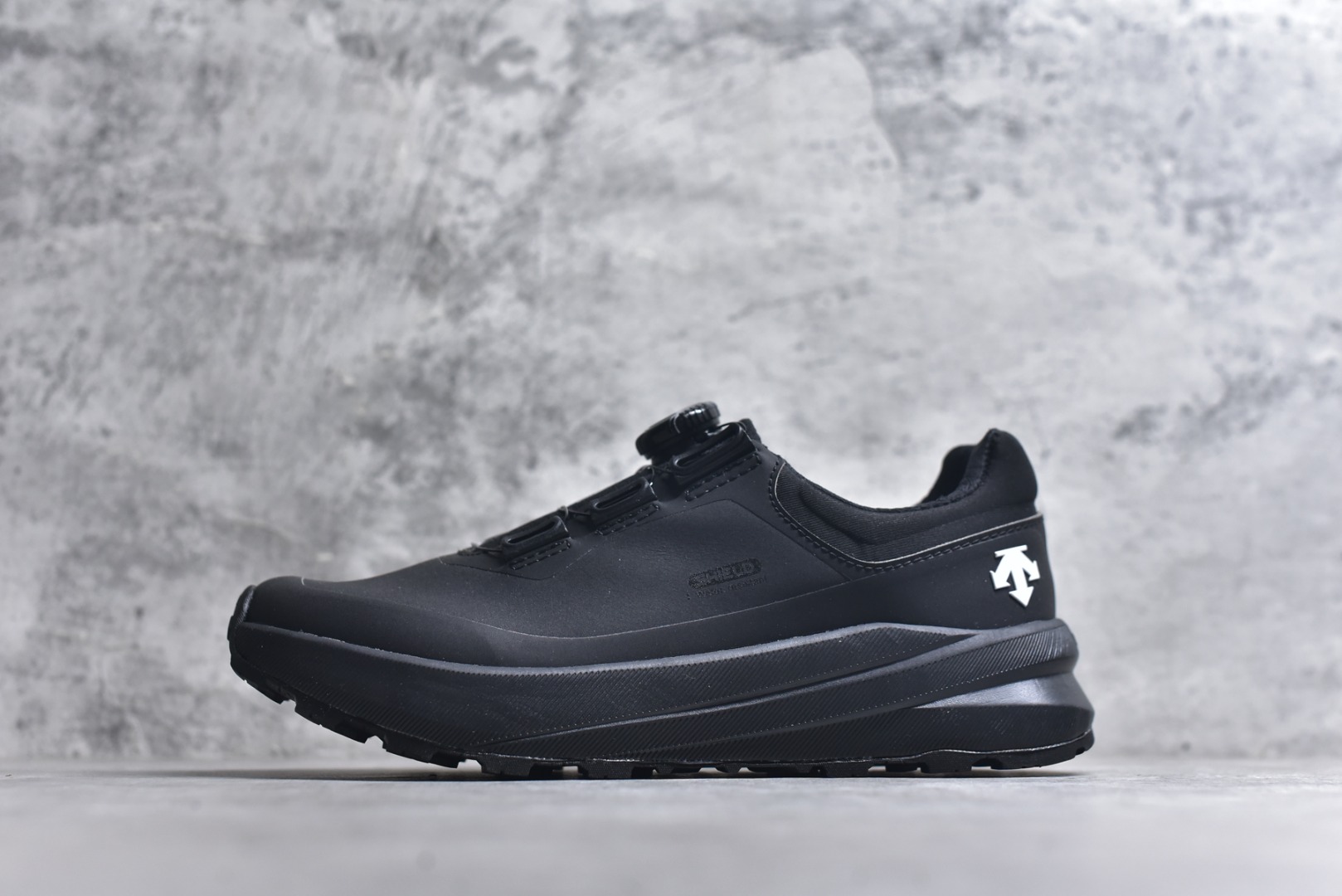 #迪桑特DESCENTE PRIMER GTX MID 都市通勤 GORE-TEX 时尚舒适 防滑耐磨 时尚休闲运动覆盖防水中帮越野跑鞋 尺码：39 40 41 42 43 44 45 货号20250508-选品中心