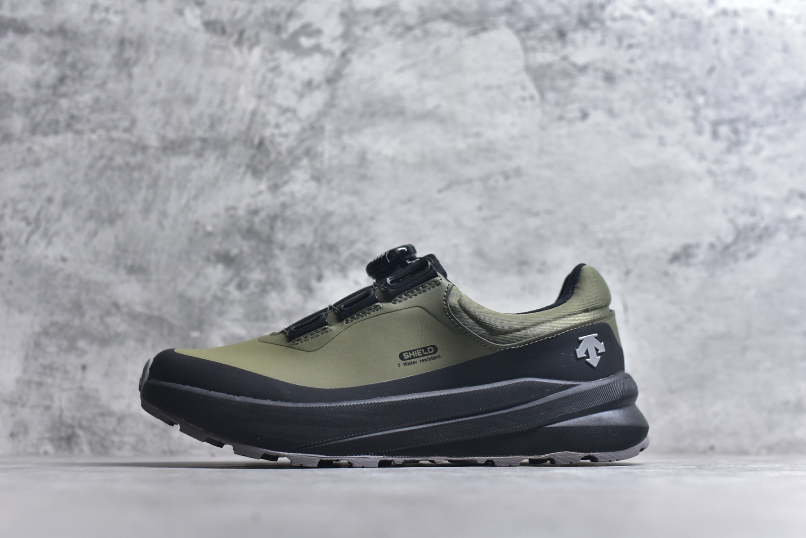 #迪桑特DESCENTE PRIMER GTX MID 都市通勤 GORE-TEX 时尚舒适 防滑耐磨 时尚休闲运动覆盖防水中帮越野跑鞋 尺码：39 40 41 42 43 44 45 货号20250508-选品中心