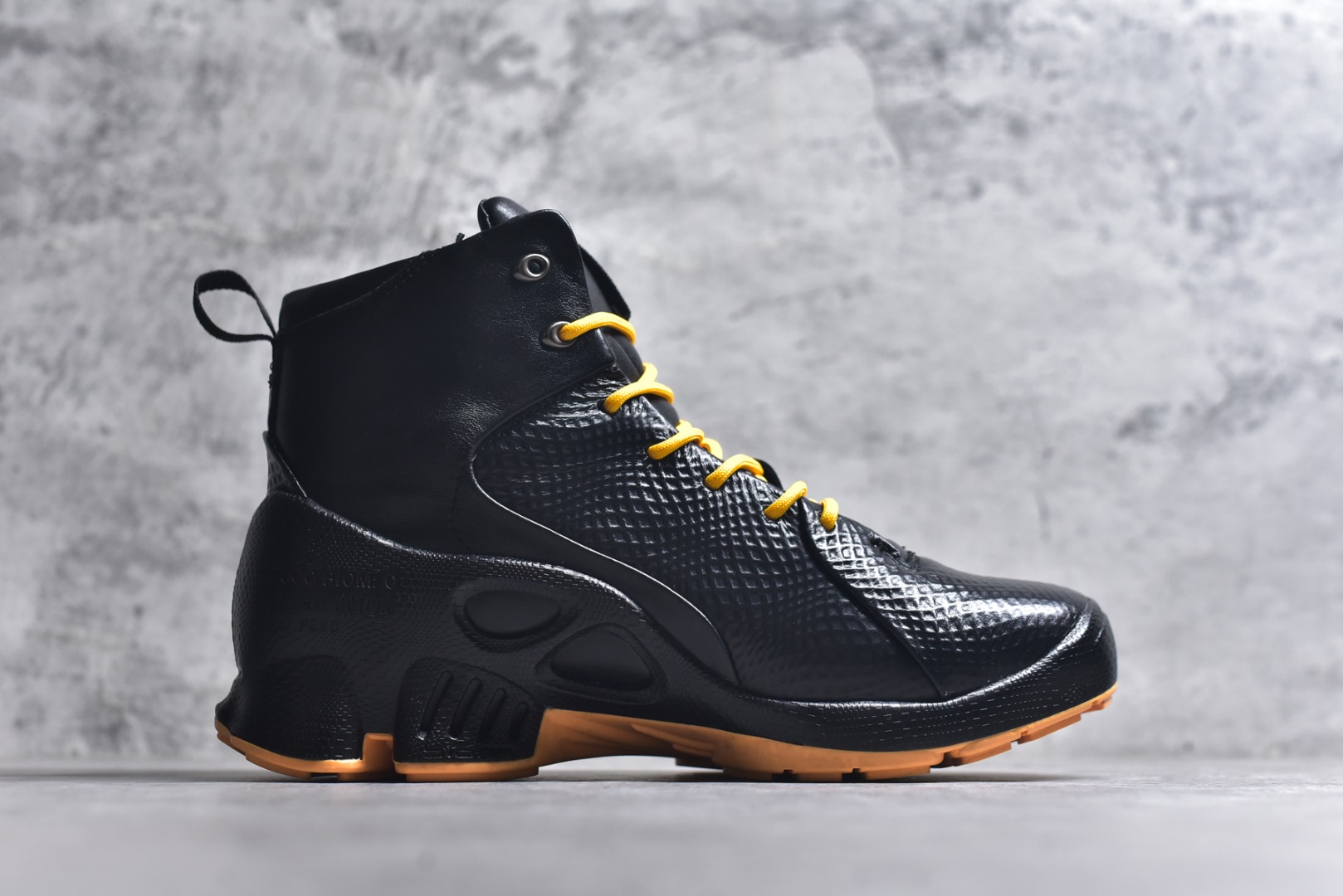 图片[3]-#2025Ss秋冬新款天猫同款Ecco/爱步 15周年高帮经典BIOM 广东大厂出品 经典和现代工艺品质融合 精选进口意大利小牛皮面料 百搭休闲老爹鞋 舒适性相当不错 版型楦型非常到位上脚 专柜热销款 独有鞋型设计 特有LOGO车边 特别有型 北欧风格 舒适 休闲保暖 超弹性 耐磨 减震 按摩大底(PU+TPU 组合） 经典潮流 随意搭配 货号： 8004741216 尺码： 39 40 41 42 43 44 45(标准码)-选品中心