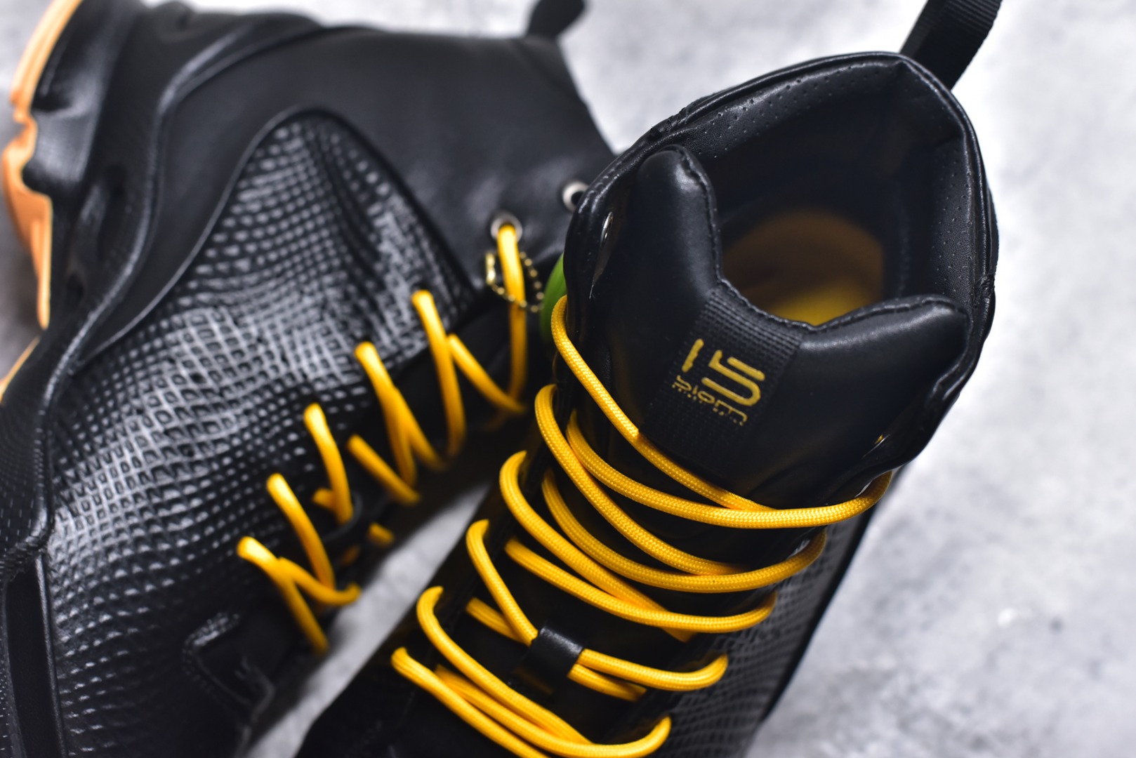 图片[9]-#2025Ss秋冬新款天猫同款Ecco/爱步 15周年高帮经典BIOM 广东大厂出品 经典和现代工艺品质融合 精选进口意大利小牛皮面料 百搭休闲老爹鞋 舒适性相当不错 版型楦型非常到位上脚 专柜热销款 独有鞋型设计 特有LOGO车边 特别有型 北欧风格 舒适 休闲保暖 超弹性 耐磨 减震 按摩大底(PU+TPU 组合） 经典潮流 随意搭配 货号： 8004741216 尺码： 39 40 41 42 43 44 45(标准码)-选品中心