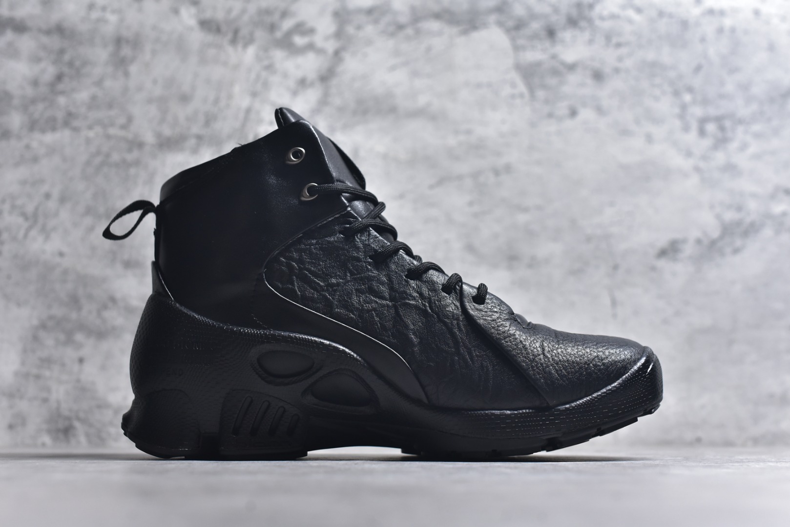 图片[3]-#2025Ss秋冬新款天猫同款Ecco/爱步 15周年高帮经典BIOM 广东大厂出品 经典和现代工艺品质融合 精选进口意大利小牛皮面料 百搭休闲老爹鞋 舒适性相当不错 版型楦型非常到位上脚 专柜热销款 独有鞋型设计 特有LOGO车边 特别有型 北欧风格 舒适 休闲保暖 超弹性 耐磨 减震 按摩大底(PU+TPU 组合） 经典潮流 随意搭配 货号： 8004741216 尺码： 39 40 41 42 43 44 45(标准码)-选品中心