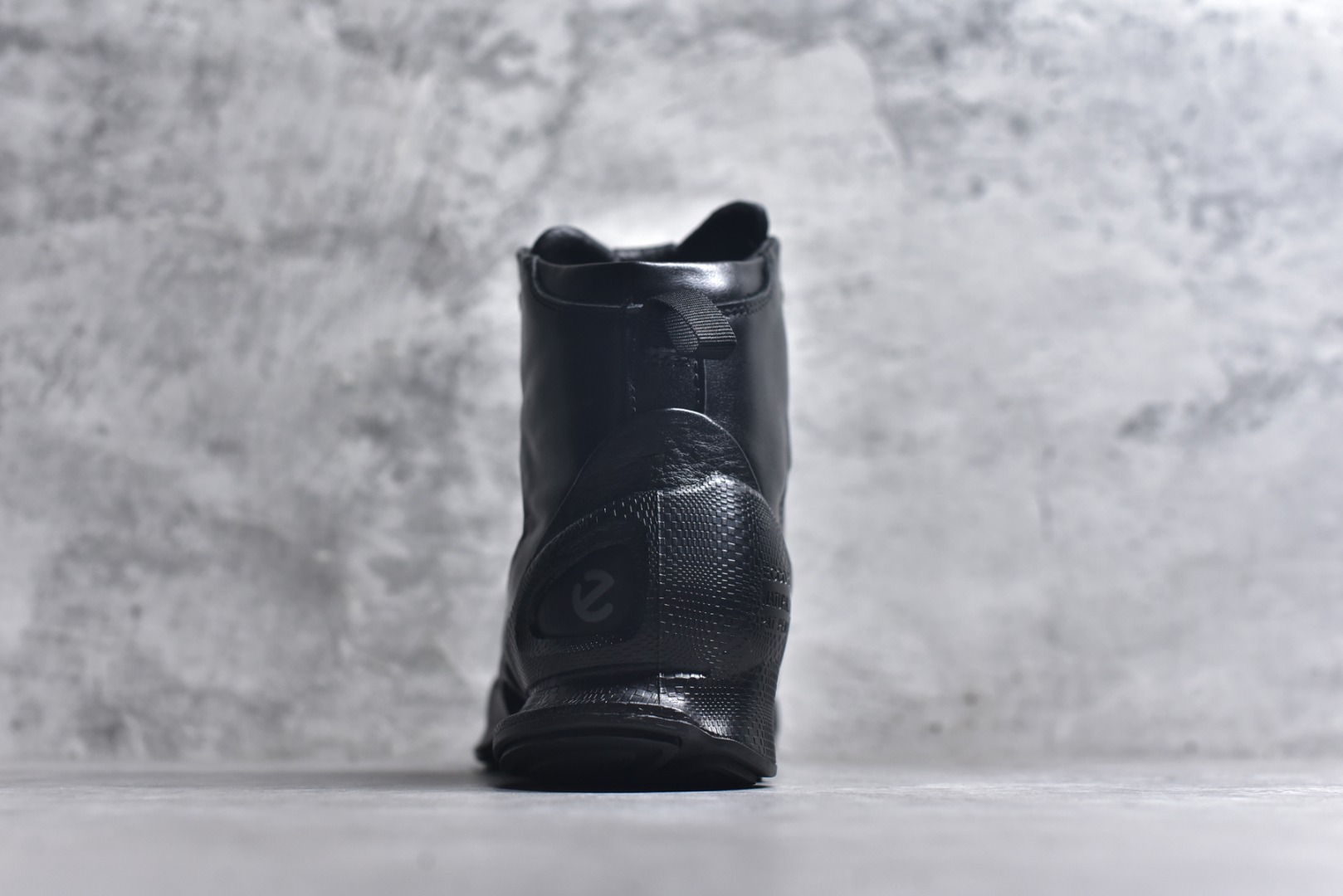 图片[5]-#2025Ss秋冬新款天猫同款Ecco/爱步 15周年高帮经典BIOM 广东大厂出品 经典和现代工艺品质融合 精选进口意大利小牛皮面料 百搭休闲老爹鞋 舒适性相当不错 版型楦型非常到位上脚 专柜热销款 独有鞋型设计 特有LOGO车边 特别有型 北欧风格 舒适 休闲保暖 超弹性 耐磨 减震 按摩大底(PU+TPU 组合） 经典潮流 随意搭配 货号： 8004741216 尺码： 39 40 41 42 43 44 45(标准码)-选品中心