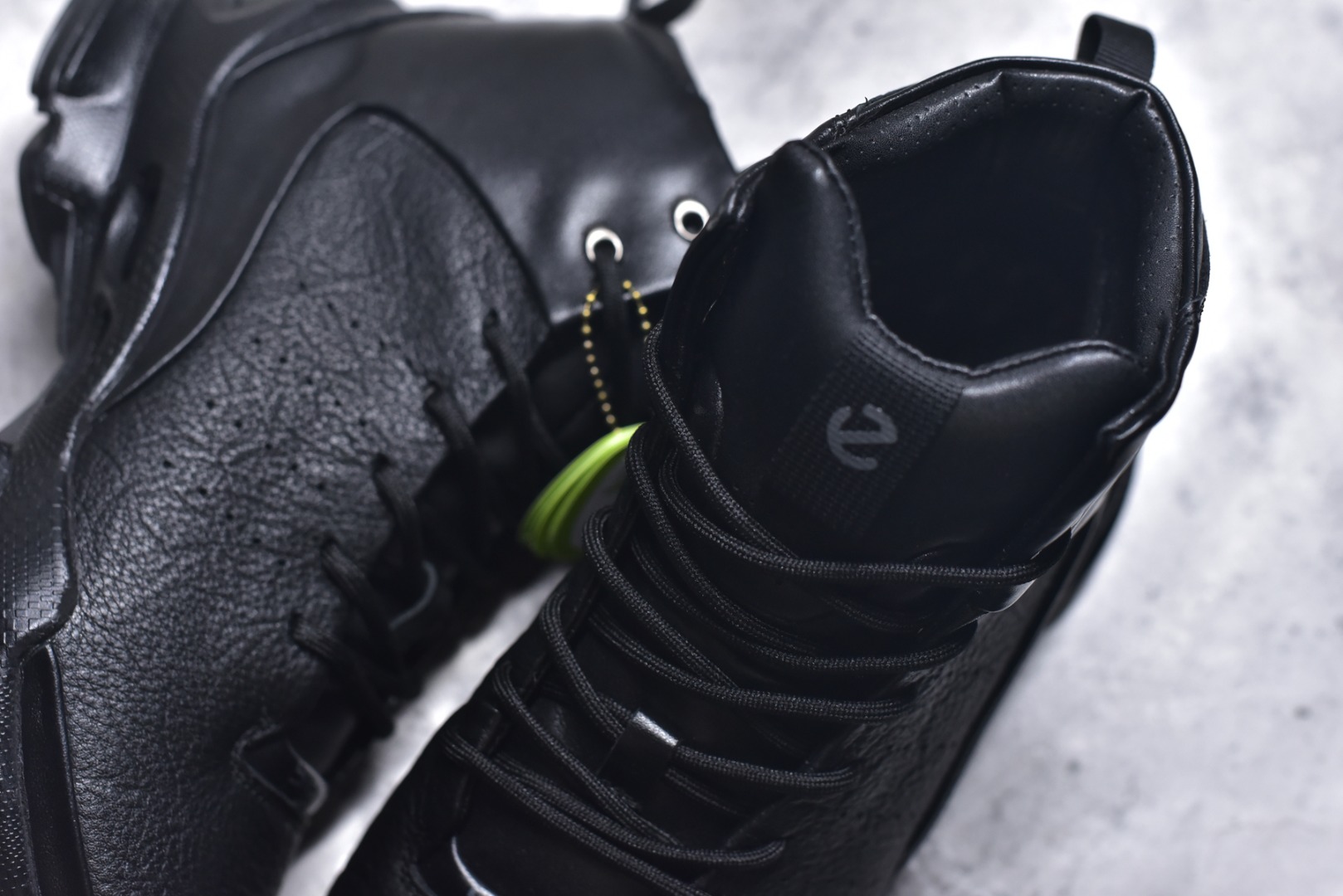 图片[9]-#2025Ss秋冬新款天猫同款Ecco/爱步 15周年高帮经典BIOM 广东大厂出品 经典和现代工艺品质融合 精选进口意大利小牛皮面料 百搭休闲老爹鞋 舒适性相当不错 版型楦型非常到位上脚 专柜热销款 独有鞋型设计 特有LOGO车边 特别有型 北欧风格 舒适 休闲保暖 超弹性 耐磨 减震 按摩大底(PU+TPU 组合） 经典潮流 随意搭配 货号： 8004741216 尺码： 39 40 41 42 43 44 45(标准码)-选品中心