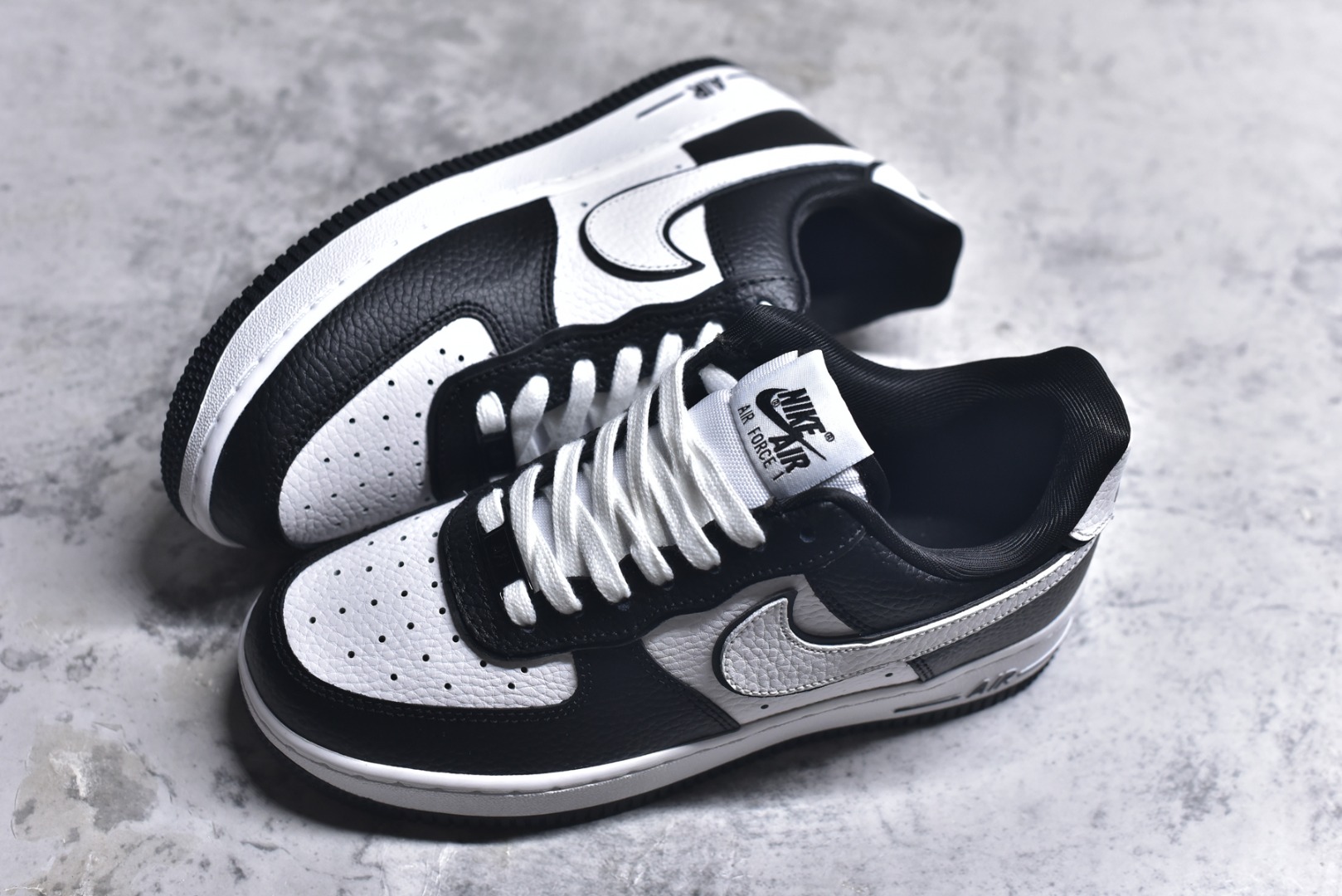 图片[7]-#NK Air Force 1´07 Low 空军一号低帮百搭休闲运动板鞋 DX3115-100 顶级批次 2022全新楦头鞋型 鱼鳞大底 历时开发三个月 清洁度完美 二维码鞋标 内置芯片及solo气垫 大底高度及其弧度依照正品 钢印 logo刺绣 鞋口弧度 鞋头长度 鞋面冲孔 鞋垫背胶及钢印 完美鞋型对比正品 每一处都是细节满满 柔软、弹性十足的缓震性能和出色的中底设计 横跨复古与现代的外型结合 造就出风靡全球 三十多年的Force 1 直到今天还深受青睐 实拍调校N版已经零色差零失真 百分百还原实物色彩所见即所得 不存在货不对板色差等低级问题 选购参考实物拍摄 不混卖不参货 只用心做好货严格选品 承诺混一赔十 尺码：36 36.5 37.5 38 38.5 39 40 40.5 41 42 42.5 43 44 44.5 45-选品中心