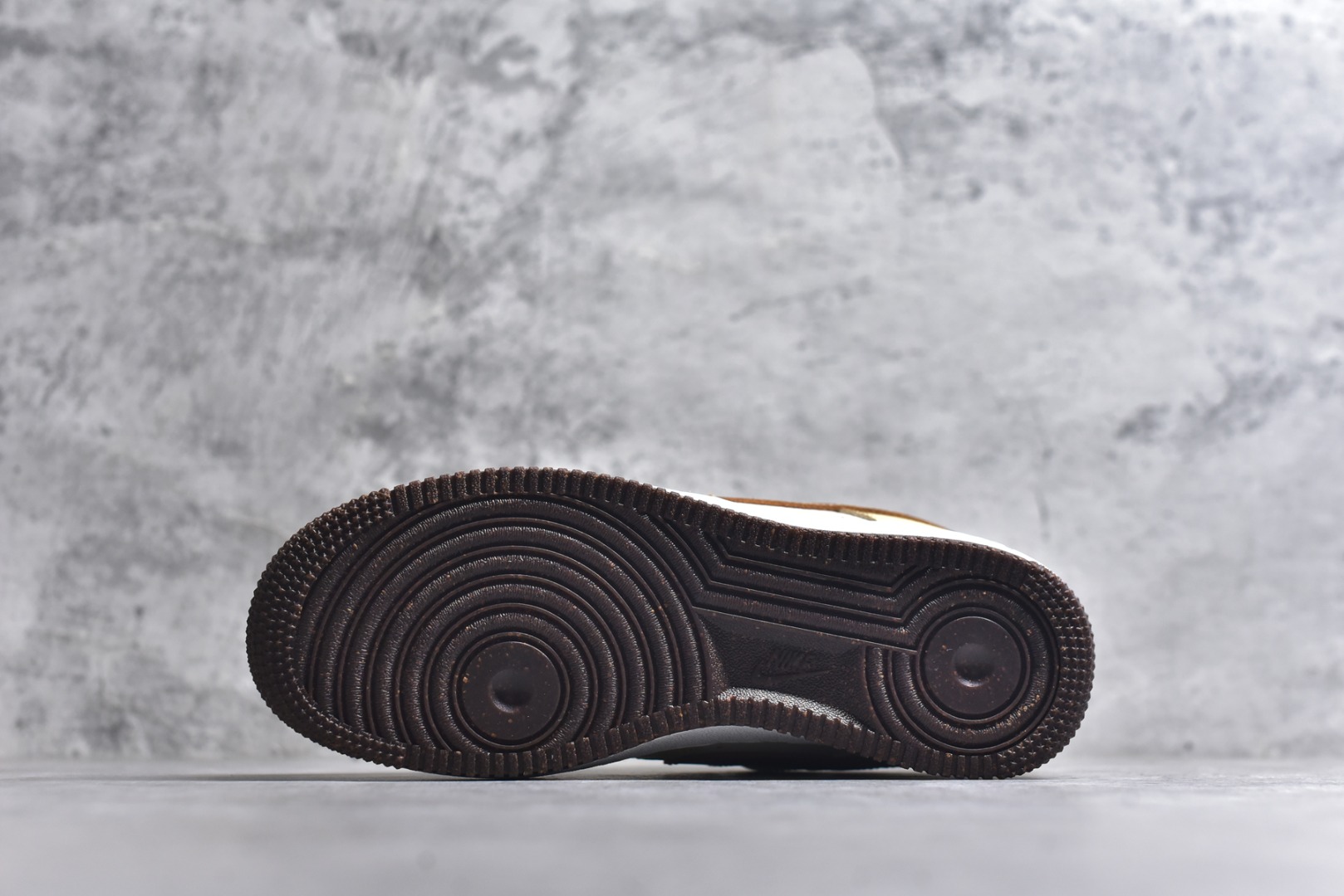 图片[6]-#Nike Air Force 1 Low Ale Brown 啤酒棕 原楦头原纸板 打造纯正空军版型 专注外贸渠道 全掌内置蜂窝气垫 #原盒配件 原厂中底钢印、拉帮完美 货号：DQ7660 200B 尺码：36 36.5 37.5 38 38.5 39 40 40.5 41 42 42.5 43 44 44.5 45-选品中心