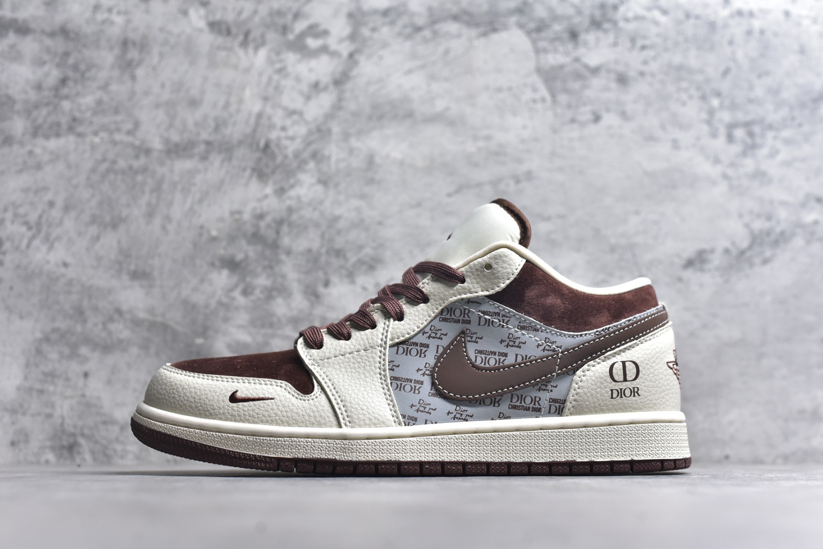 #海外爆款限量发售！高端定制Air Jordan 1 Low AJ1 乔1 “迪奥联名---奶白灰棕”高端定制 低帮复古篮球鞋 #定制鞋盒 大厂纯原品质出货 超高清洁度 皮料切割干净无任何毛边 细节完美 货号：QD1988-009 尺码：36 36.5 37.5 38 38.5 39 40 40.5 41 42 42.5 43 44 44.5 45-选品中心