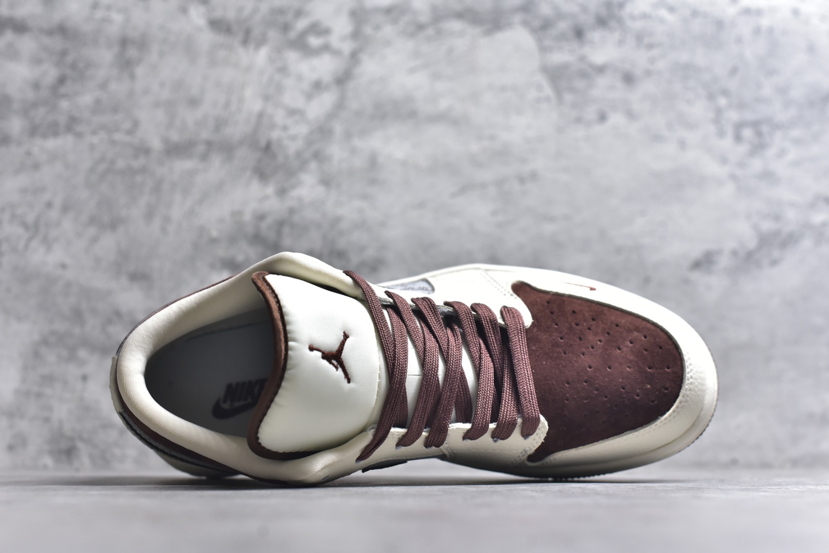 图片[4]-#海外爆款限量发售！高端定制Air Jordan 1 Low AJ1 乔1 “迪奥联名—奶白灰棕”高端定制 低帮复古篮球鞋 #定制鞋盒 大厂纯原品质出货 超高清洁度 皮料切割干净无任何毛边 细节完美 货号：QD1988-009 尺码：36 36.5 37.5 38 38.5 39 40 40.5 41 42 42.5 43 44 44.5 45-选品中心