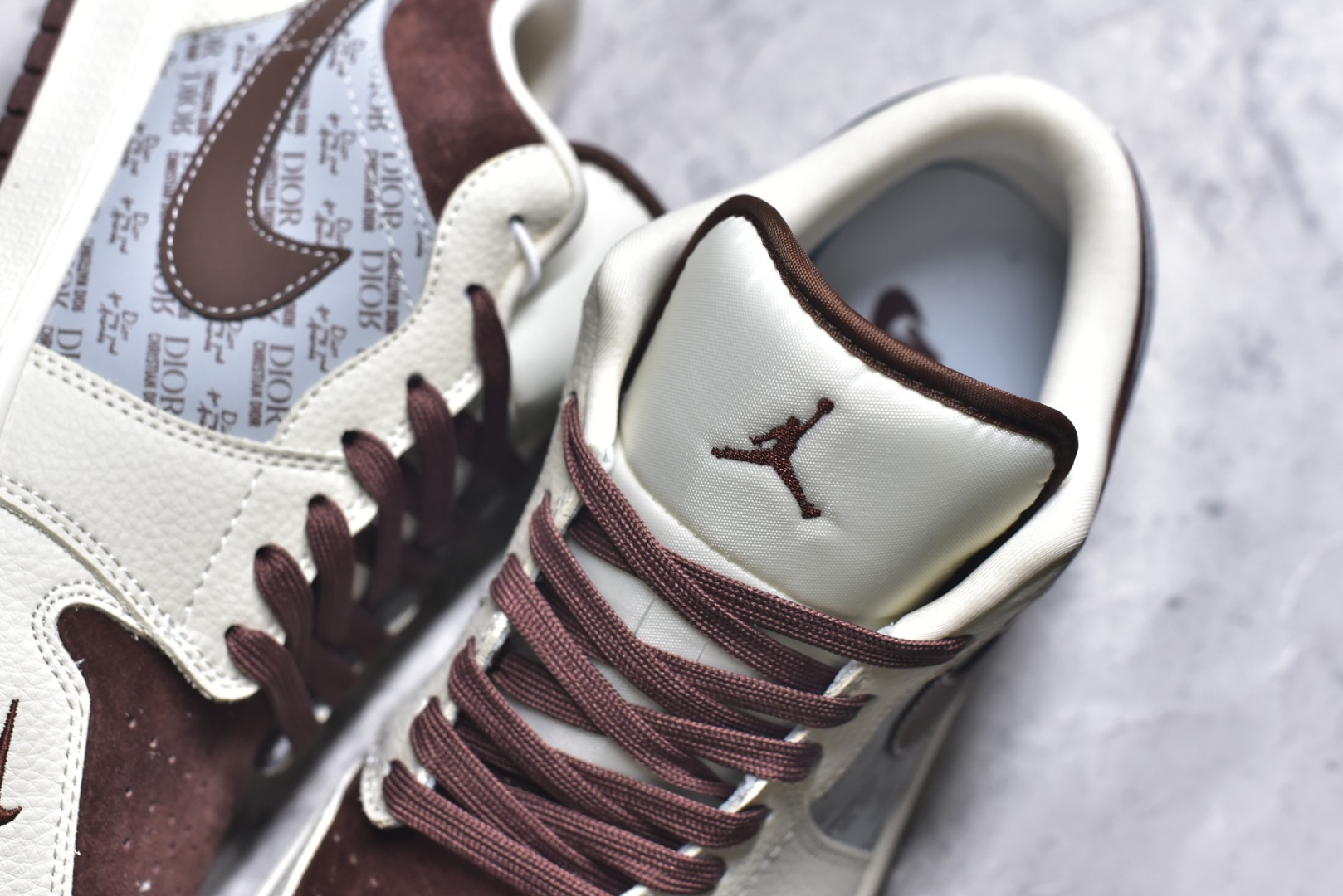图片[9]-#海外爆款限量发售！高端定制Air Jordan 1 Low AJ1 乔1 “迪奥联名—奶白灰棕”高端定制 低帮复古篮球鞋 #定制鞋盒 大厂纯原品质出货 超高清洁度 皮料切割干净无任何毛边 细节完美 货号：QD1988-009 尺码：36 36.5 37.5 38 38.5 39 40 40.5 41 42 42.5 43 44 44.5 45-选品中心