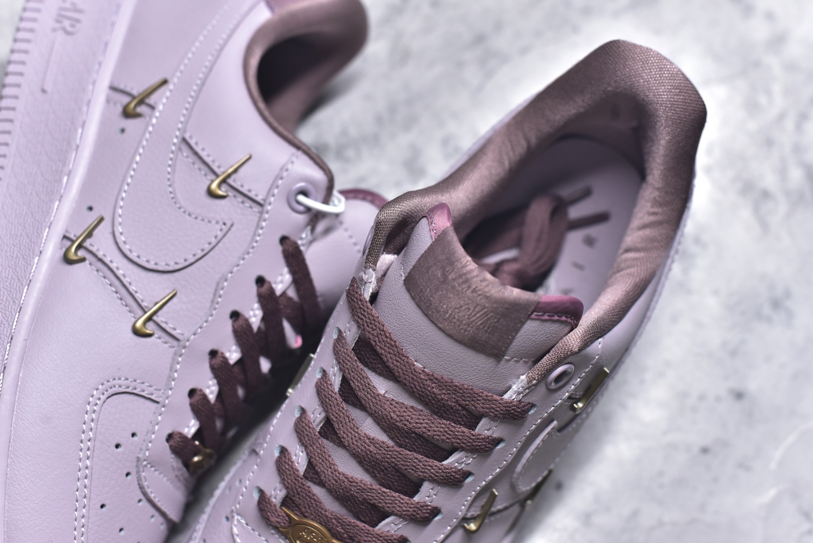 图片[9]-#NK Air Force 1´07 Low 空军一号低帮百搭休闲运动板鞋 HF0735-001 柔软、弹性十足的缓震性能和出色的中底设计 横跨复古与现代的外型结合 造就出风靡全球 三十多年的Force 1 直到今天还深受青睐 实拍调校N版已经零色差零失真 百分百还原实物色彩所见即所得 不存在货不对板色差等低级问题 选购参考实物拍摄 不混卖不参货 只用心做好货严格选品 承诺混一赔十 尺码：36 36.5 37.5 38 38.5 39 40 40.5 41 42 42.5 43 44 44.5 45-选品中心